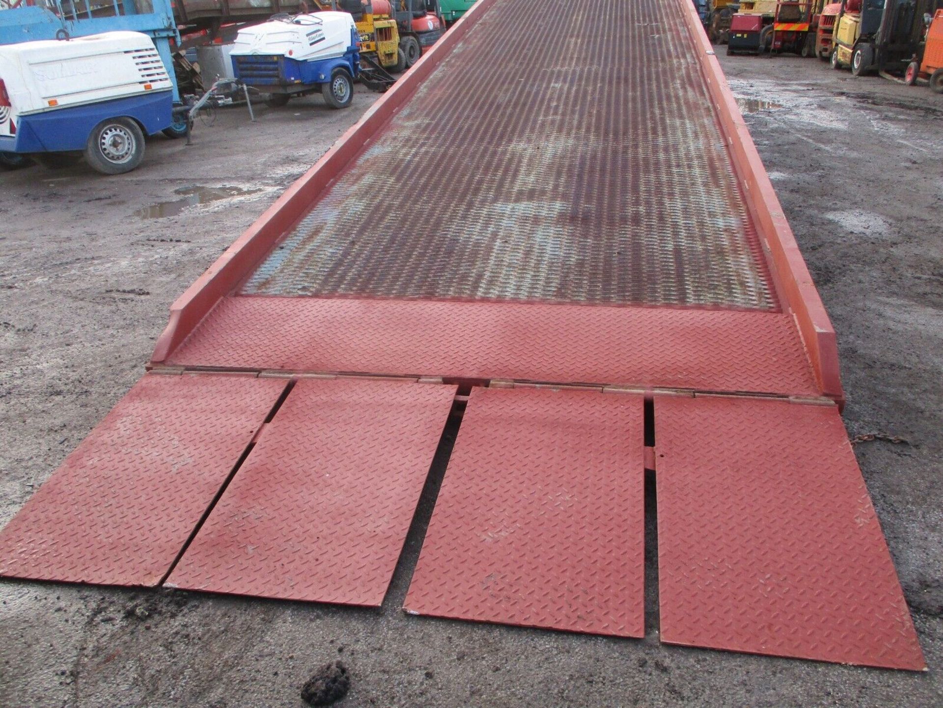 THORWORLD CONTAINER LOADING RAMP WITH 10,000 KG CAPACITY - Image 5 of 11