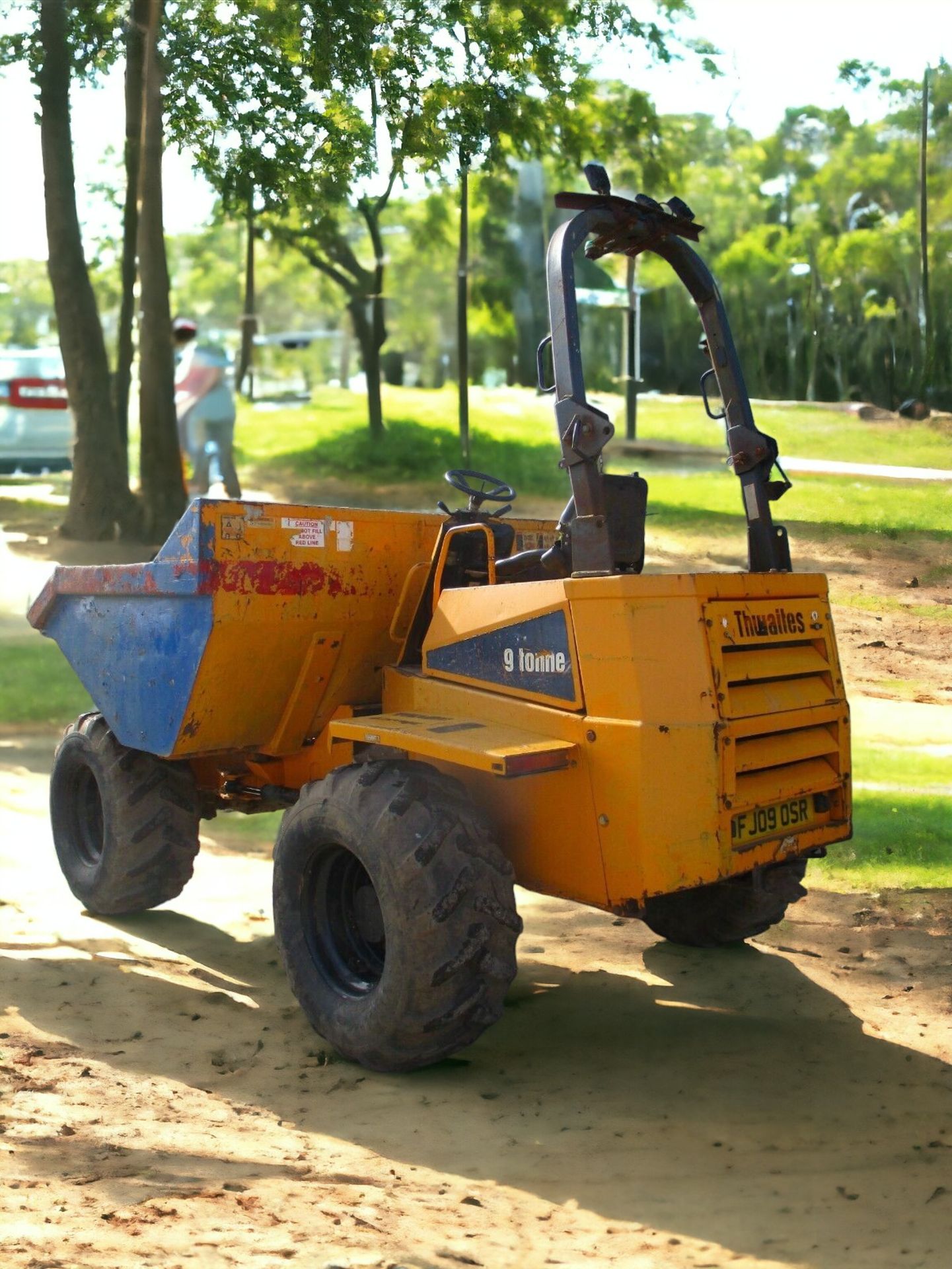 POWERFUL AND RELIABLE 2009 THWAITES 9-TON DUMPER - Image 4 of 12