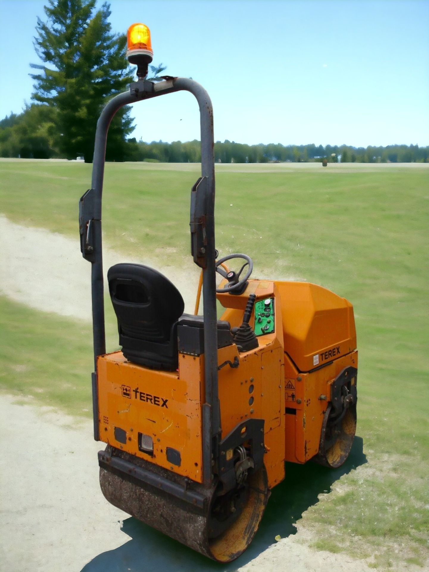 MAXIMIZE EFFICIENCY WITH THE TEREX TV800 ROLLER - Image 4 of 10