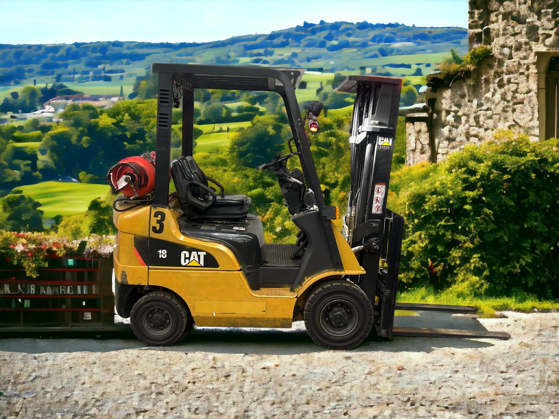 CAT LIFT TRUCKS GP18NT LPG FORKLIFT - 2017 - Image 5 of 6