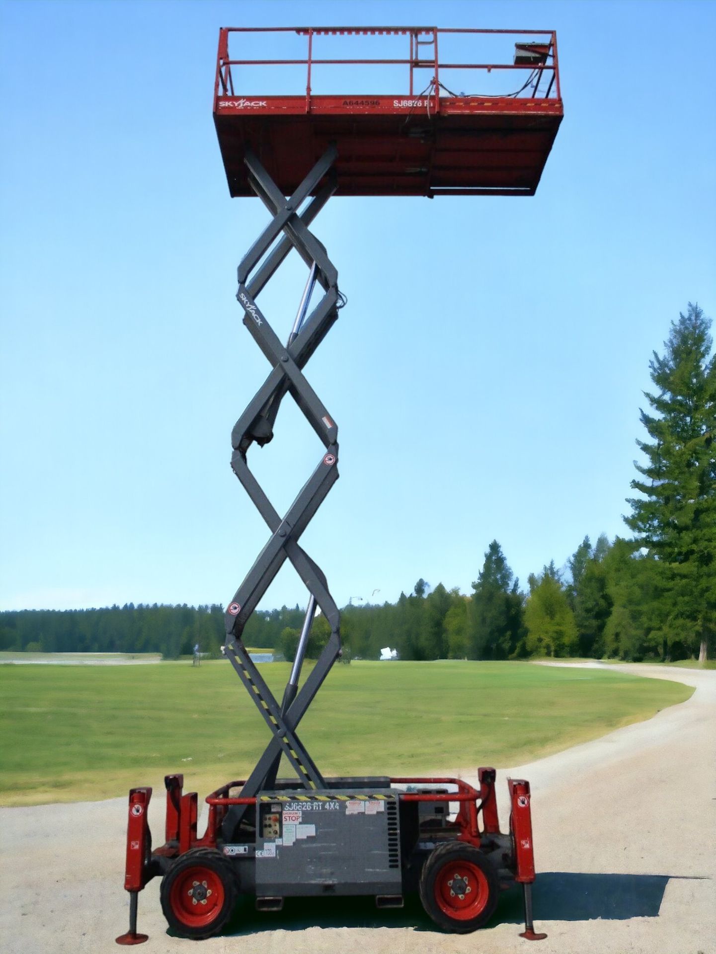 2014 SKYJACK SJ6826 SCISSOR LIFT KUBOTA DIESEL ENGINE - Image 8 of 11