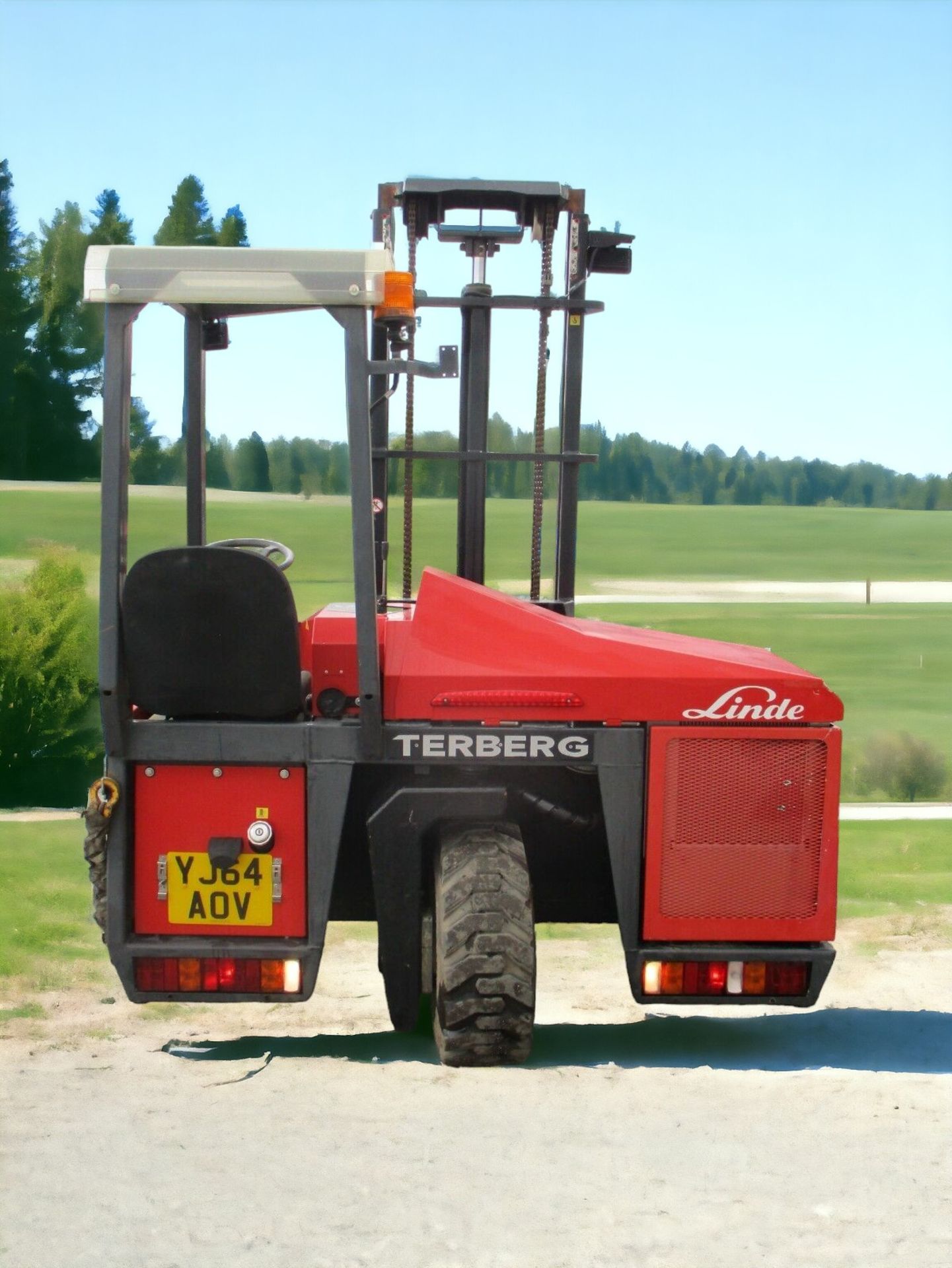 OPTIMIZE EFFICIENCY WITH THE TERBERG KINGLIFTER TKL-MC-1X3 FORKLIFT - Image 6 of 10