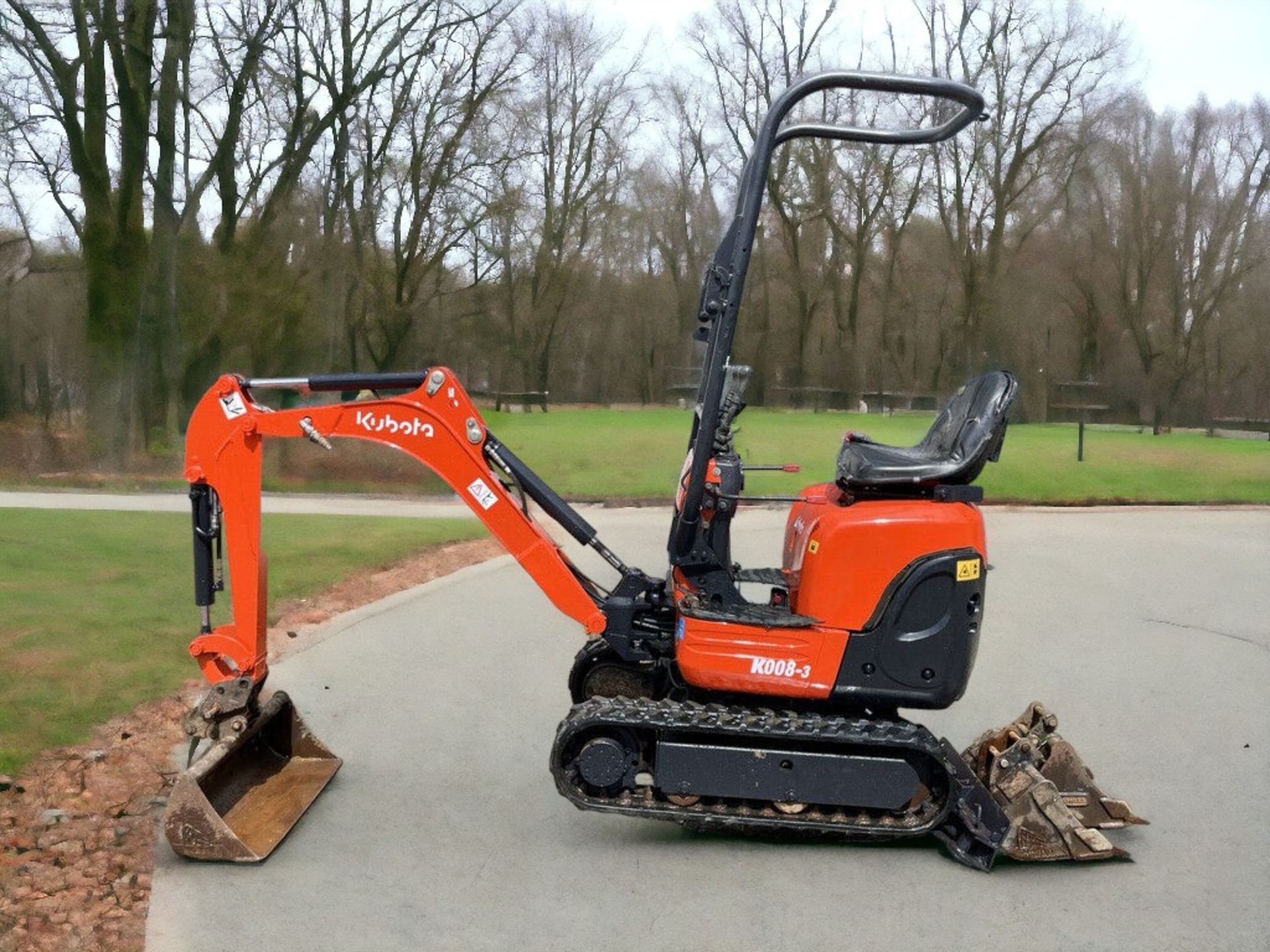 KUBOTA K008-3 MICRO EXCAVATOR - COMPACT POWERHOUSE FOR YOUR PROJECTS! - Image 5 of 14