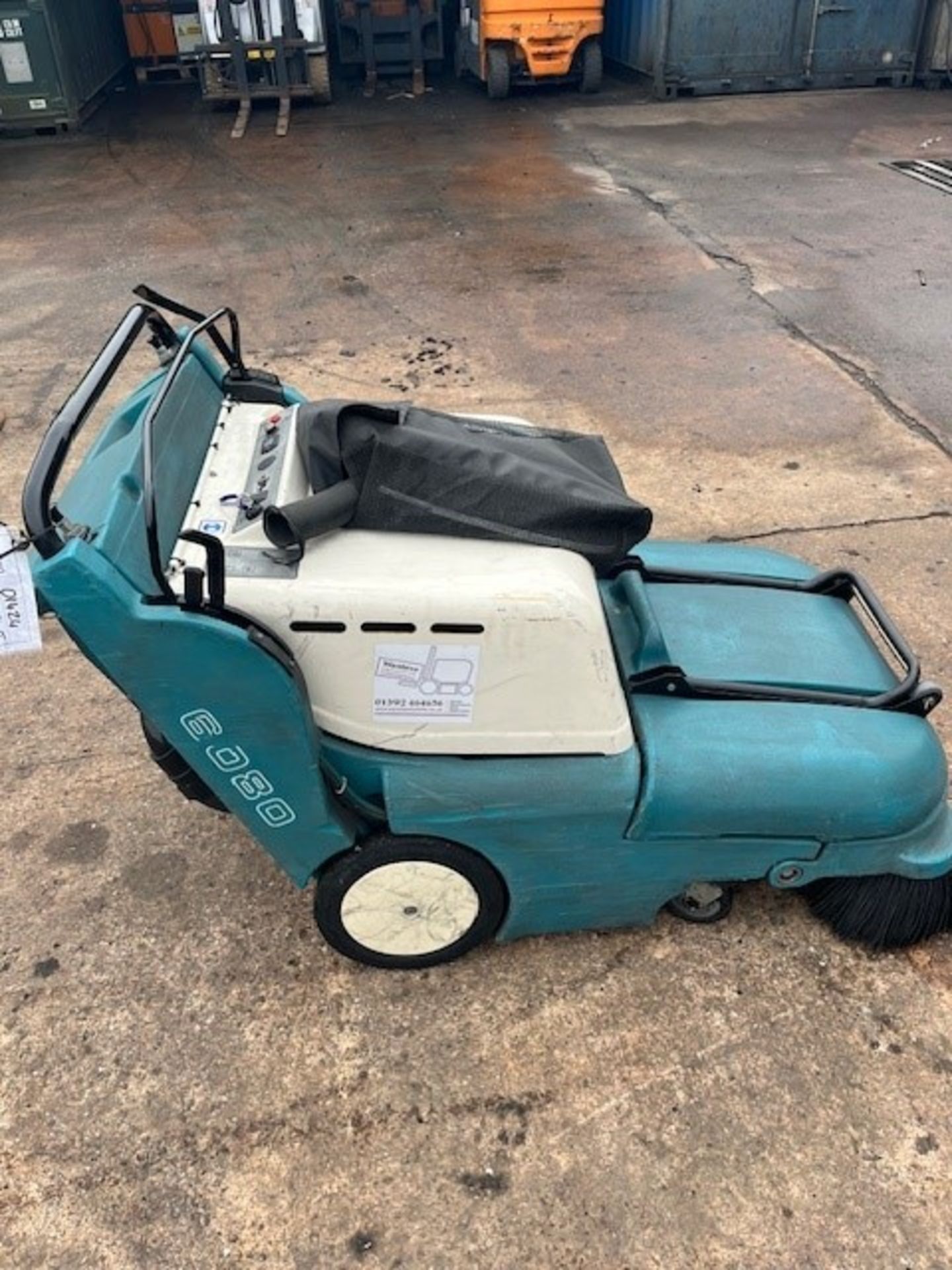 TENNANT 6080 WALK-BEHIND SWEEPER