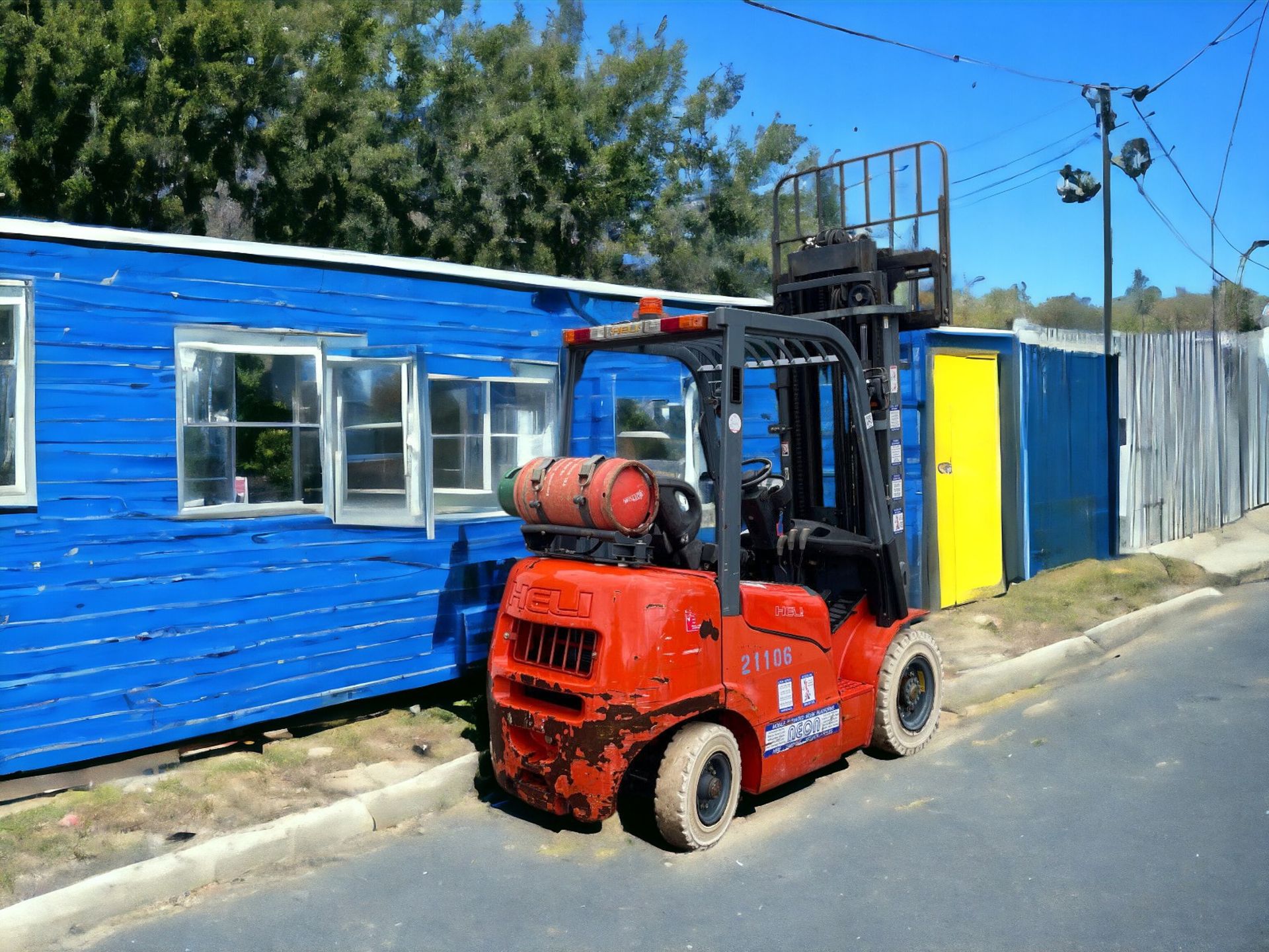 "EFFICIENCY ELEVATED: 2015 HELI FG20G LPG FORKLIFT - LOW HOURS, HIGH CAPACITY" - Image 8 of 9