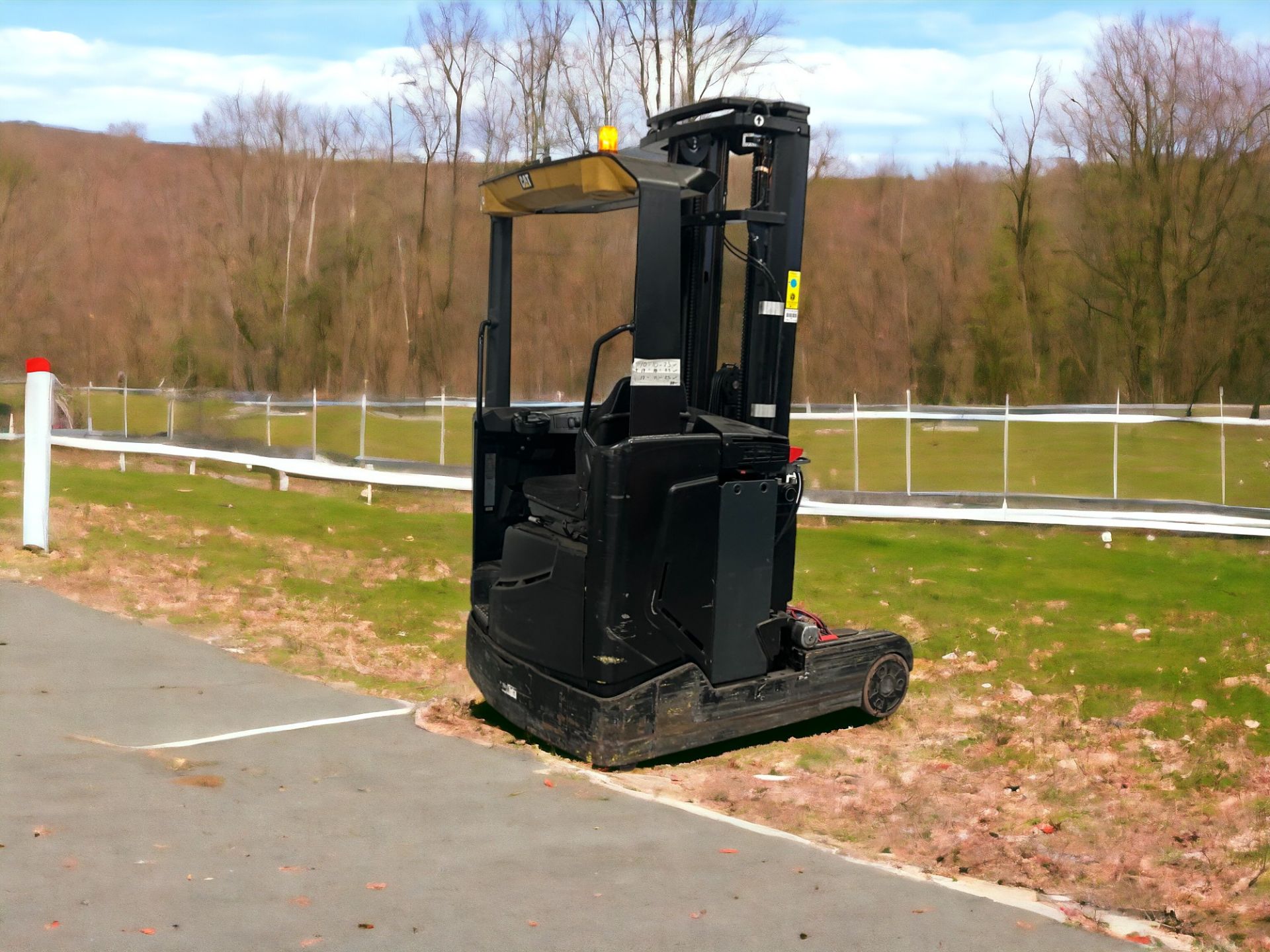 CAT LIFT TRUCKS NR14N2S REACH TRUCK - 2016 - Image 4 of 4