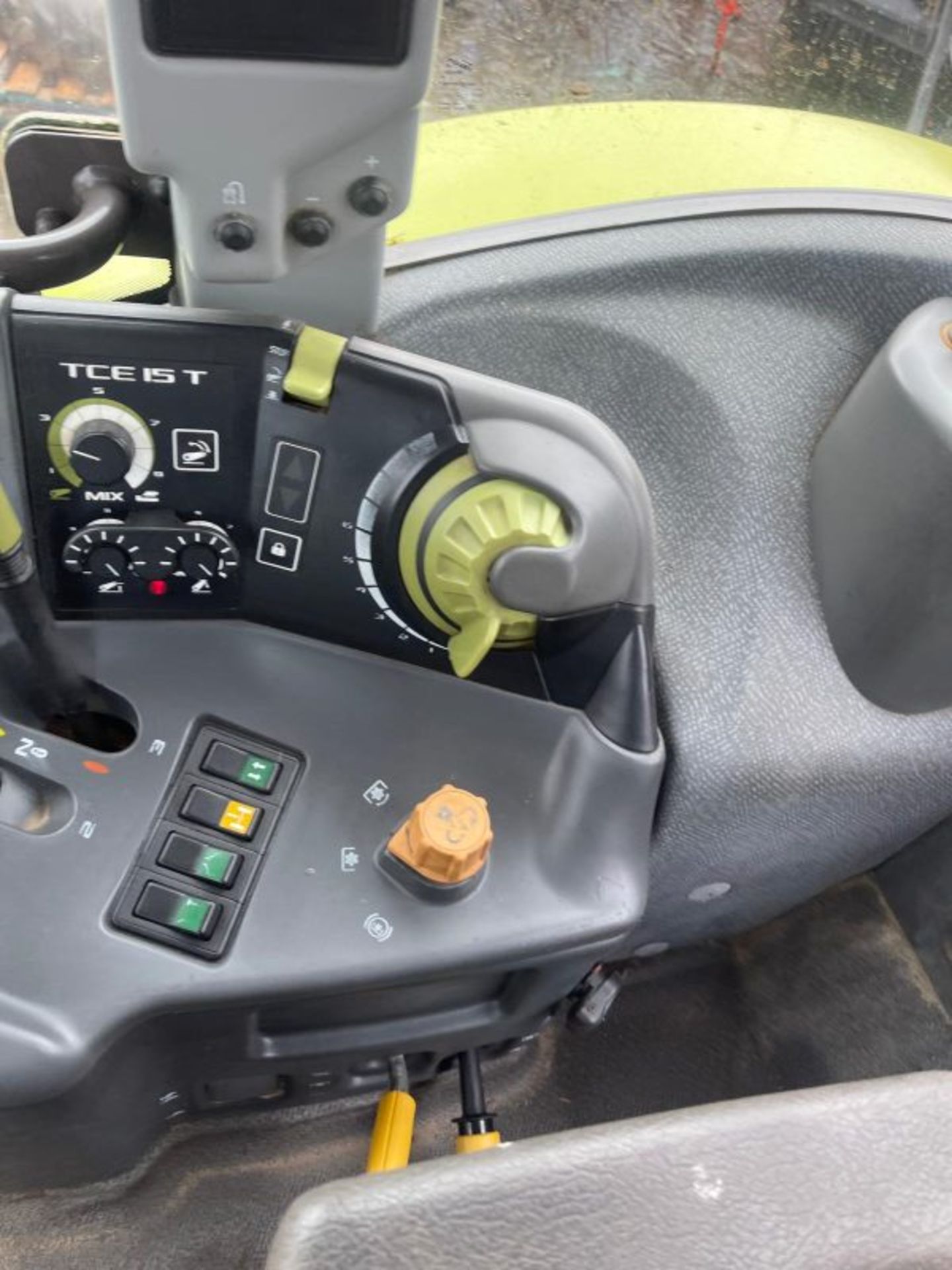 CLAAS 657 TRACTOR - Image 5 of 10