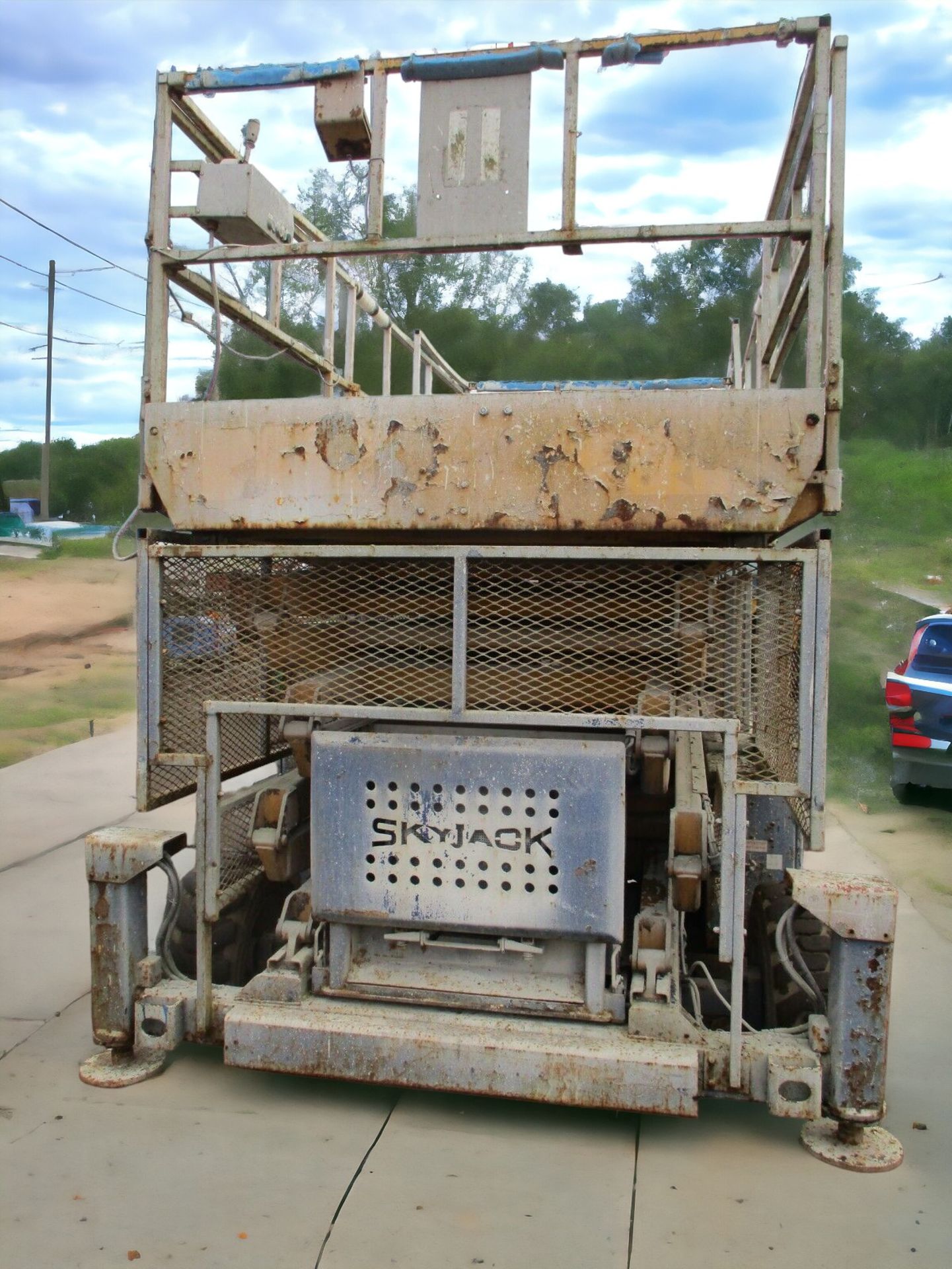 SKYJACK SJ9250 SCISSOR LIFT WITH LEVELLING JACK LEGS - Image 8 of 10