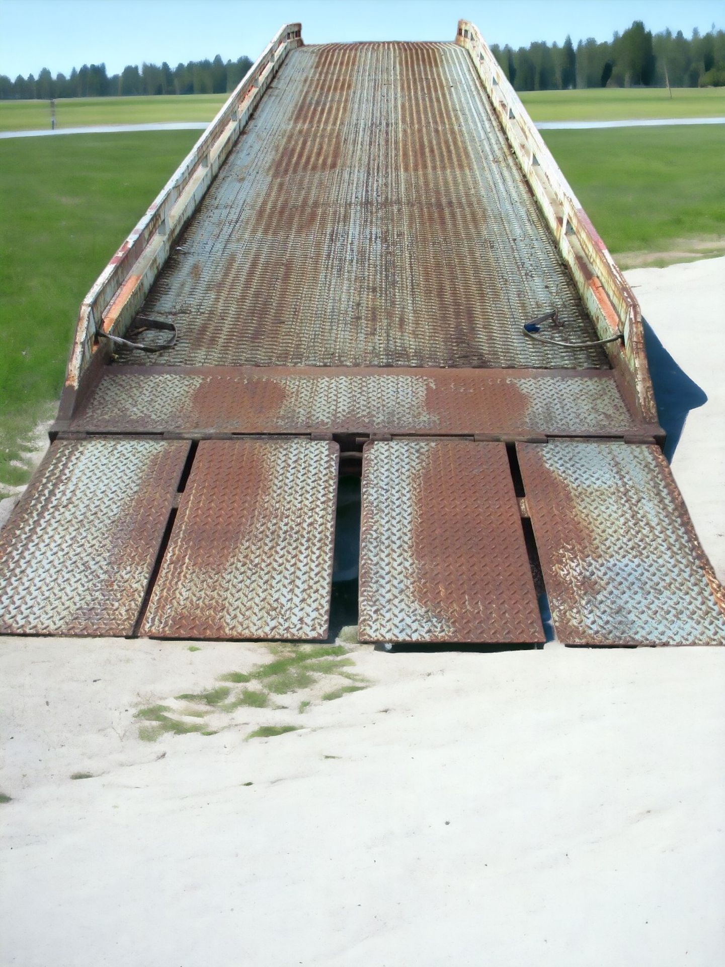 MAXIMIZE EFFICIENCY WITH THE THORWORLD CONTAINER LOADING RAMP - Image 5 of 8
