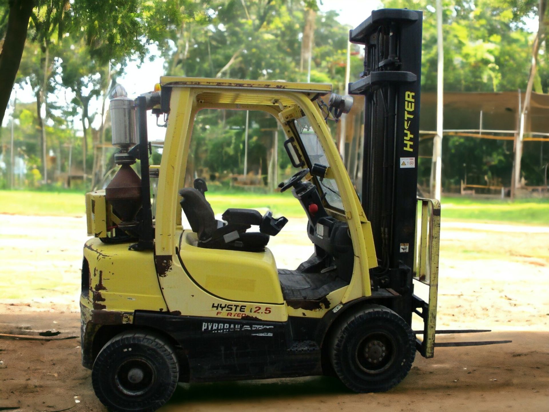 BOOST EFFICIENCY WITH THE HYSTER H2.5FT FORKLIFT >>--NO VAT ON HAMMER--<<