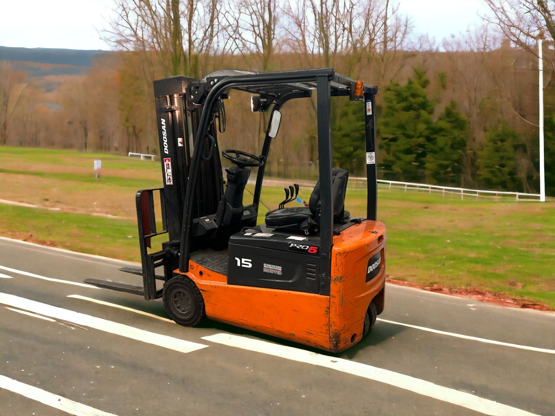 DOOSAN B15T-5 ELECTRIC FORKLIFT - 2008 **(INCLUDES CHARGER)** - Image 3 of 6