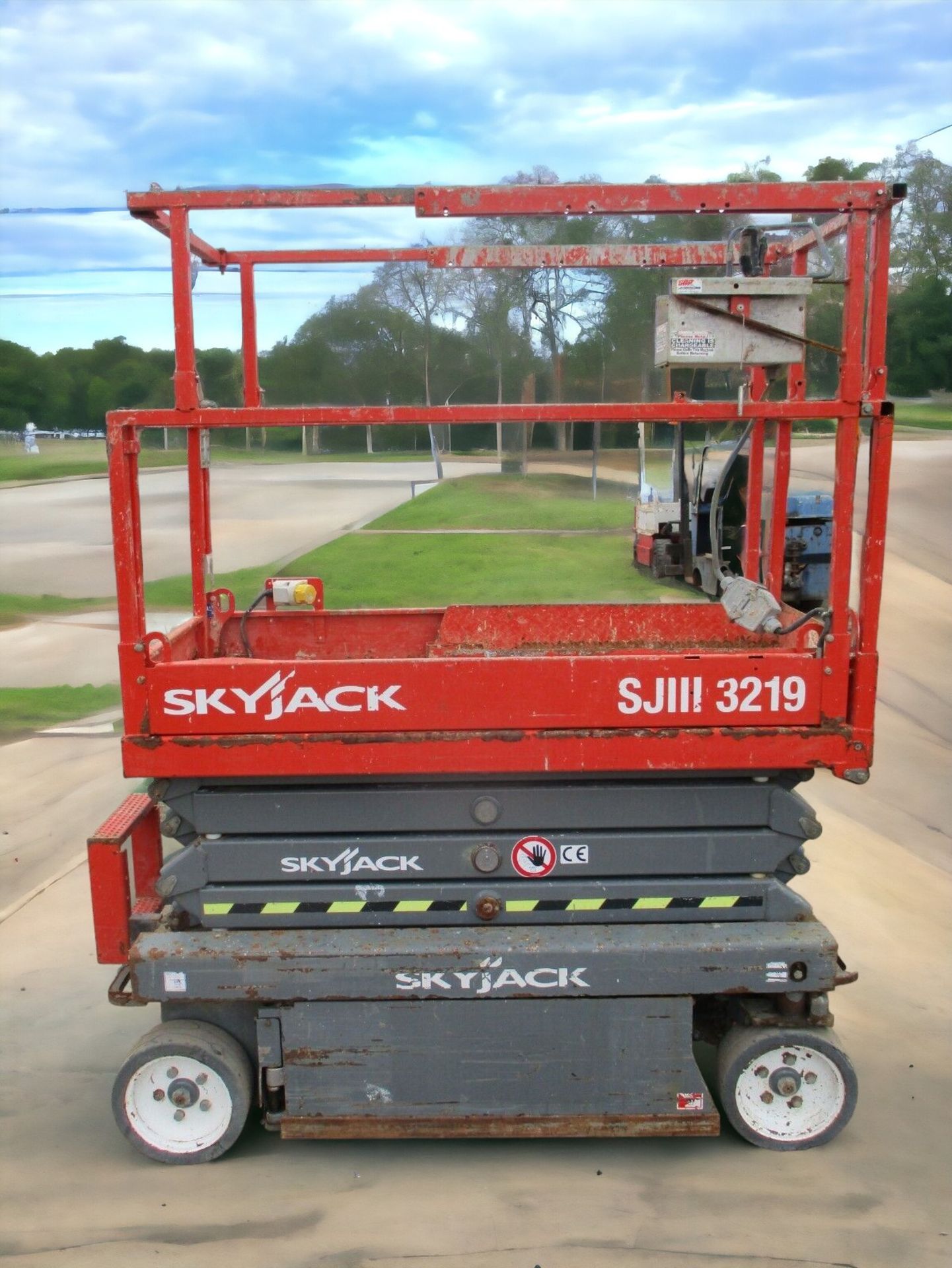 SKYJACK SJ3219 CHERRY PICKER - 2017 - Image 2 of 10