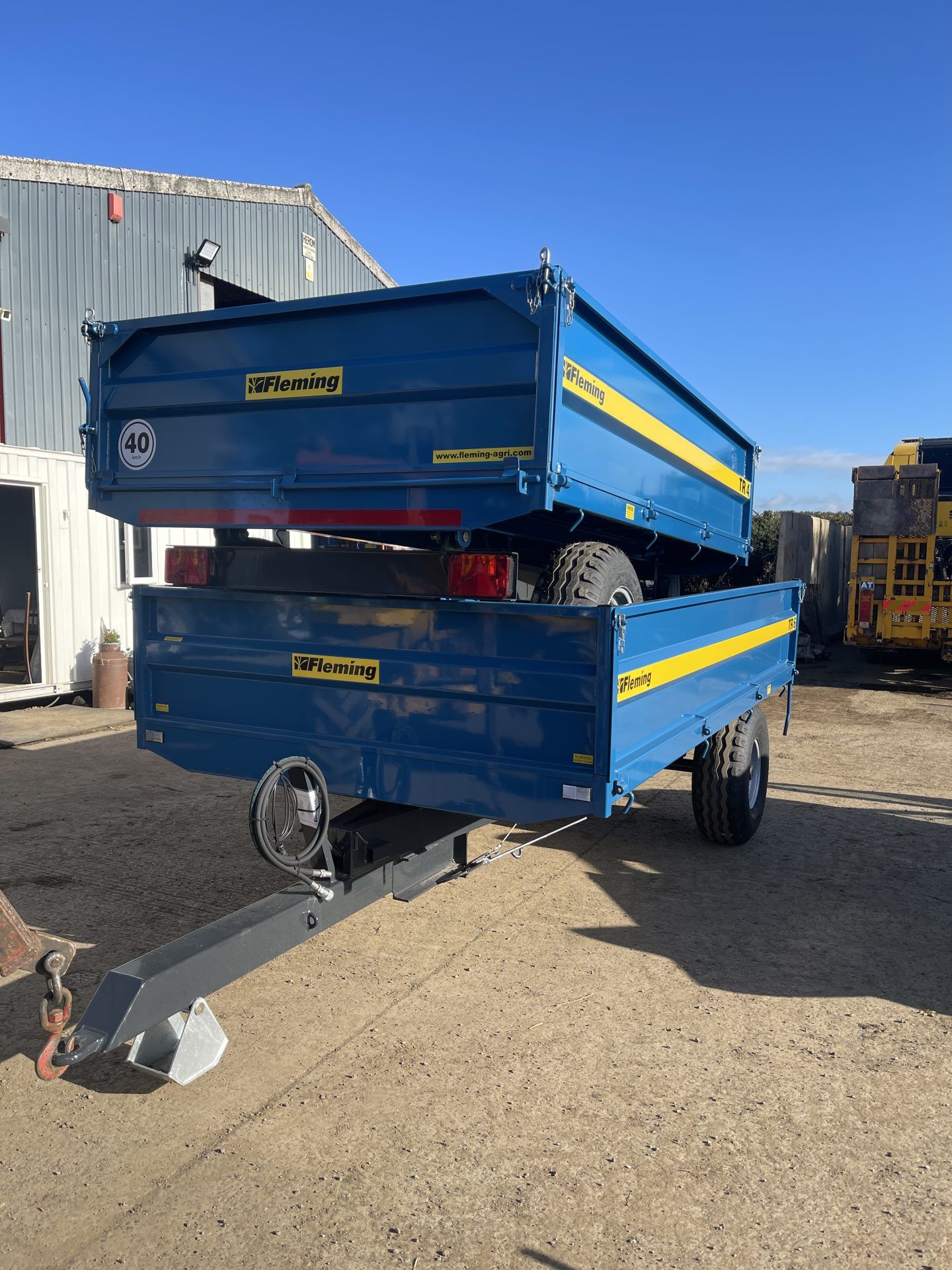 BRAND NEW FLEMING TR4 TIPPING TRAILER. - Image 4 of 5