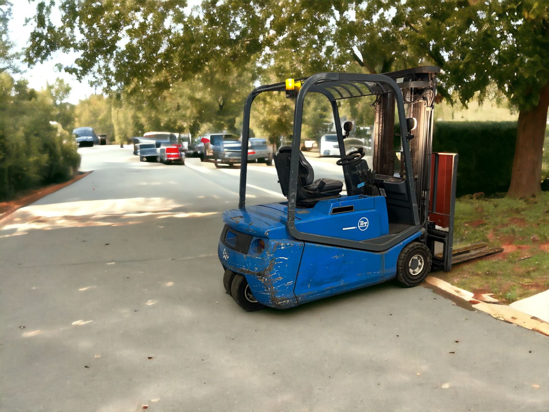 BT ELECTRIC 3-WHEEL FORKLIFT - MODEL CBE1.6T (2002) **(INCLUDES CHARGER)** - Image 6 of 6