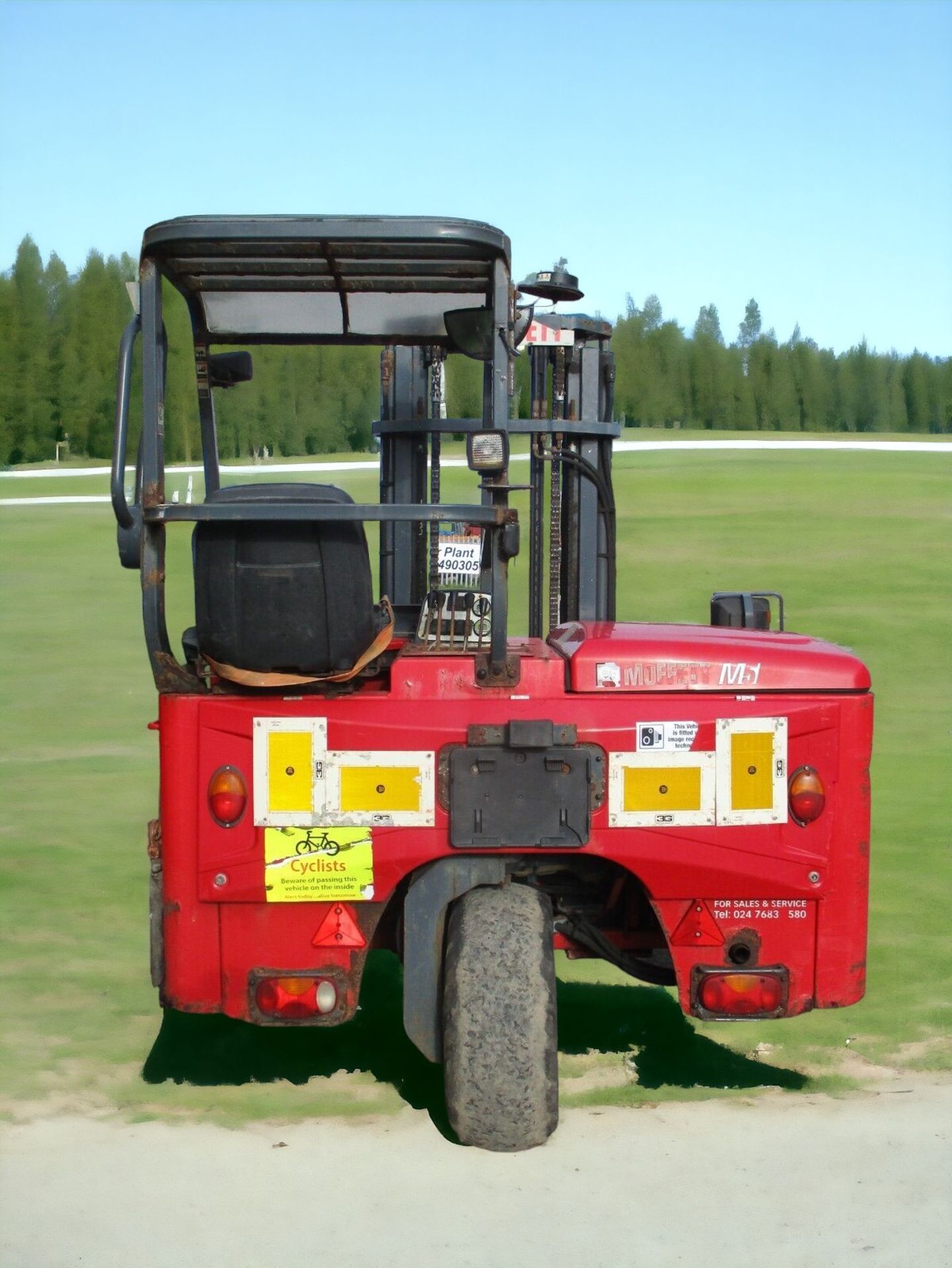 UNLOCK EFFICIENCY AND PRECISION WITH THE MOFFETT MOUNTY M5 25.3 FORKLIFT - Image 6 of 11