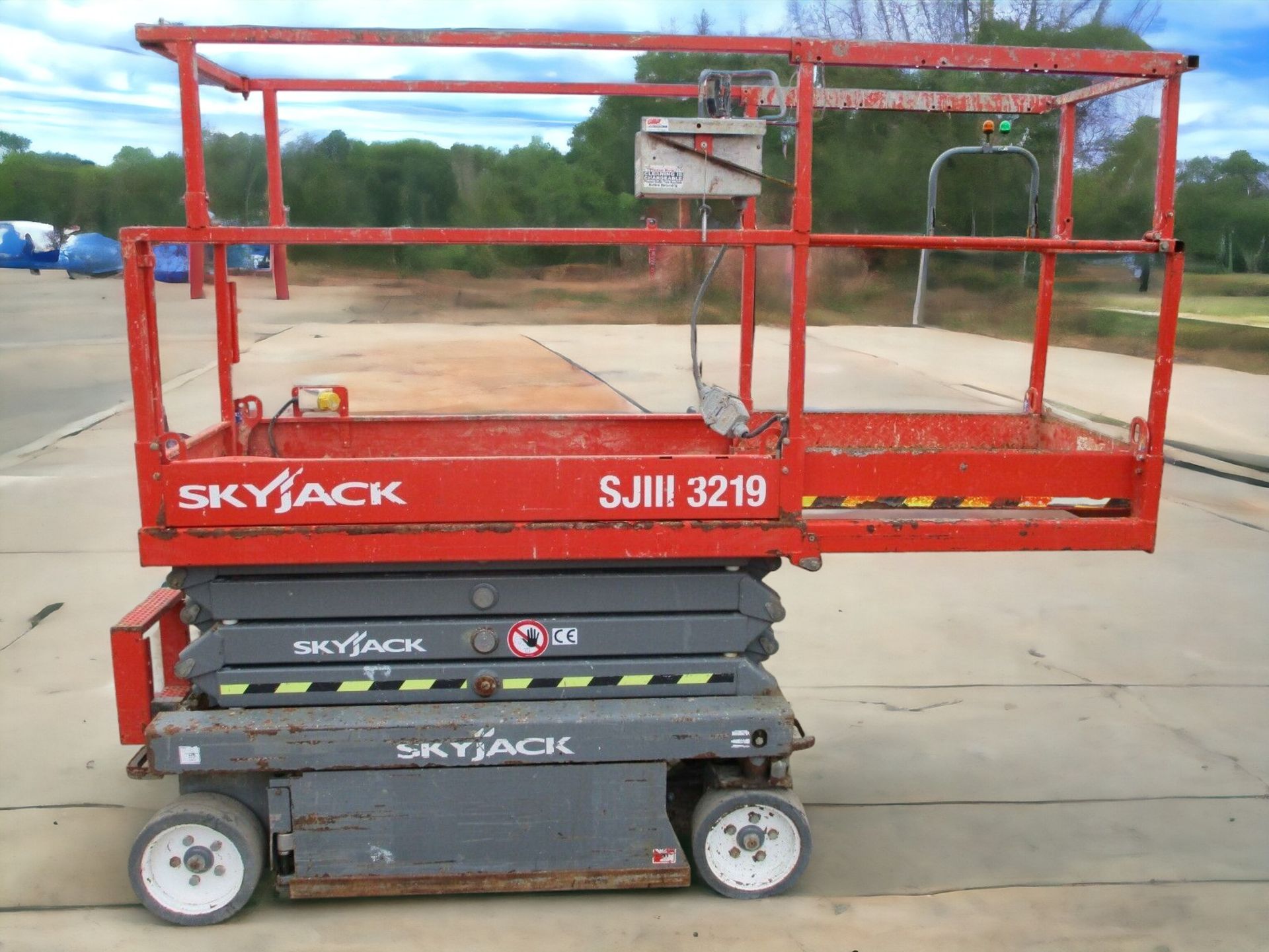 SKYJACK SJ3219 CHERRY PICKER - 2017