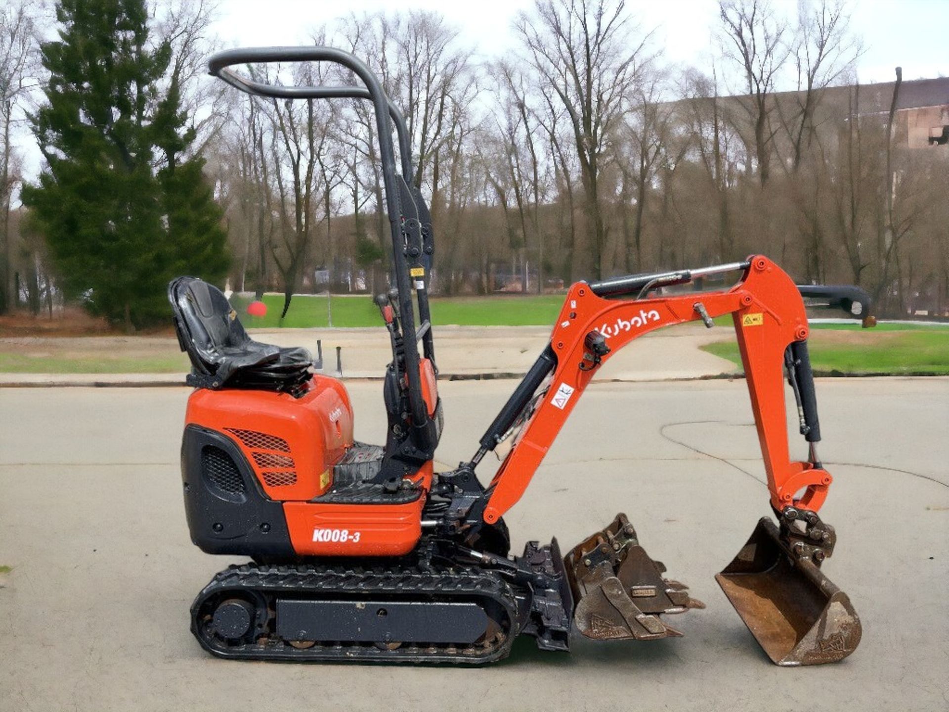 KUBOTA K008-3 MICRO EXCAVATOR - COMPACT POWERHOUSE FOR YOUR PROJECTS! - Image 8 of 14