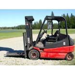 LINDE ELECTRIC 4-WHEEL FORKLIFT - E25-01 (1996) **(INCLUDES CHARGER)**