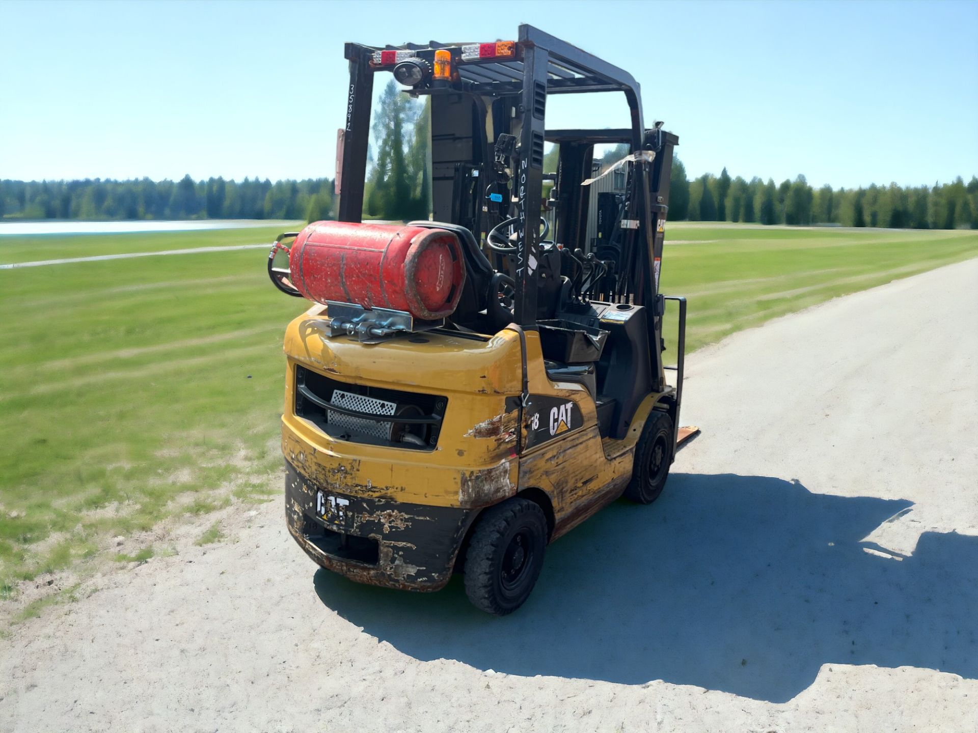 CAT LIFT TRUCK - GP18NT LPG FORKLIFT (2019) - Image 4 of 5