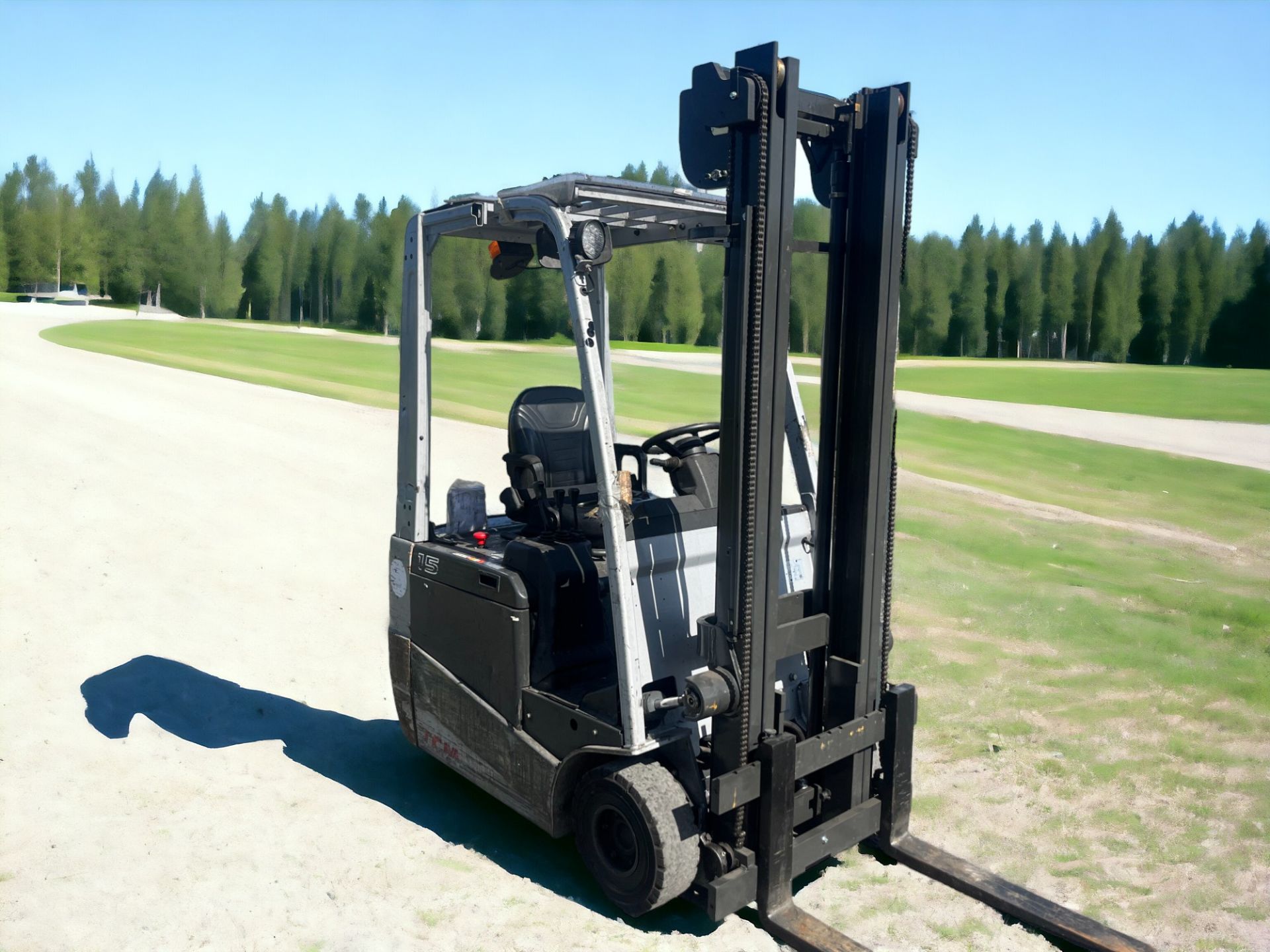 TCM ELECTRIC 3-WHEEL FORKLIFT - A1N1L15H (2015) **(INCLUDES CHARGER)** - Image 3 of 6