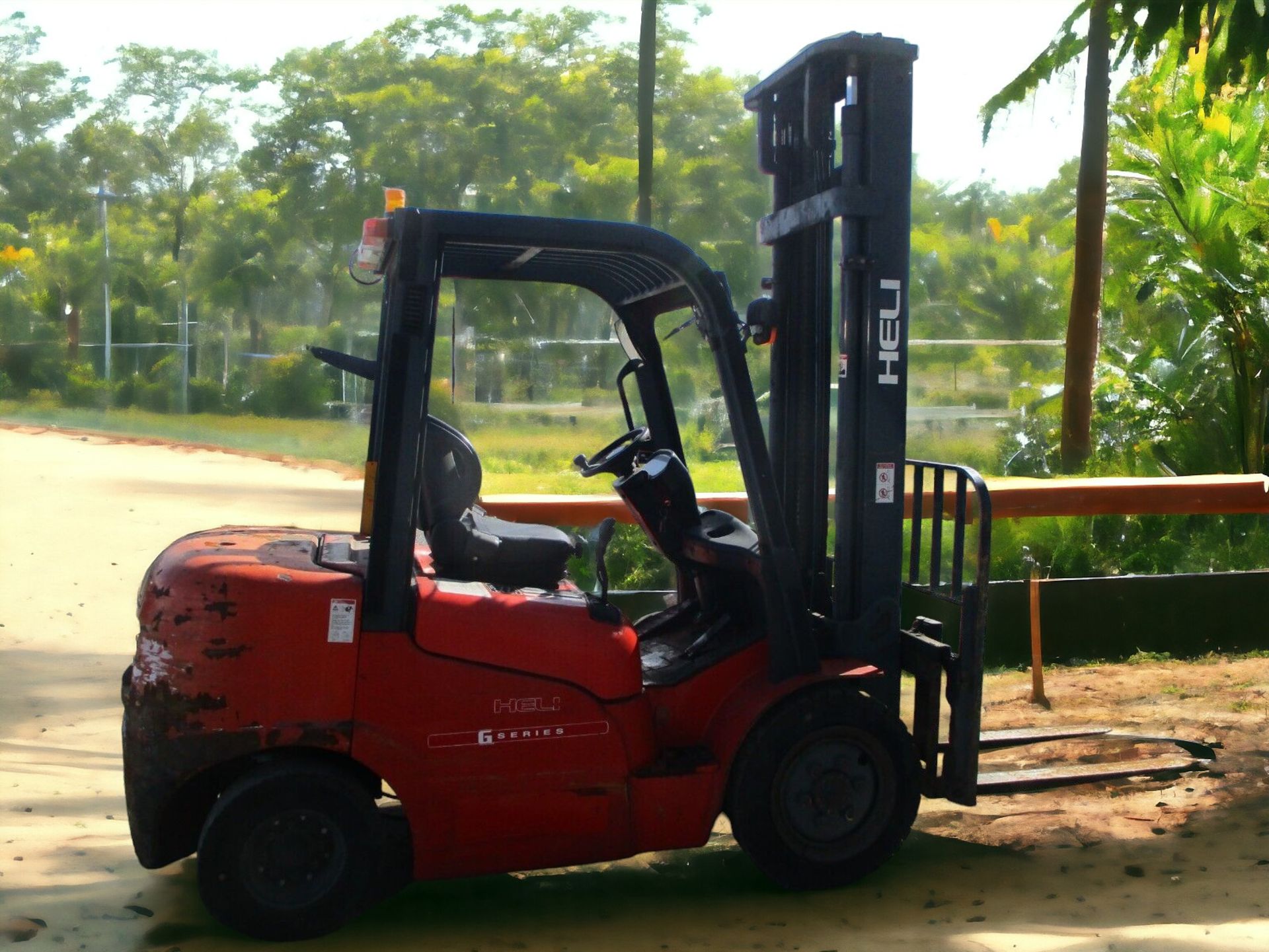 ENHANCE EFFICIENCY WITH THE HELI FD30G FORKLIFT - Image 3 of 11