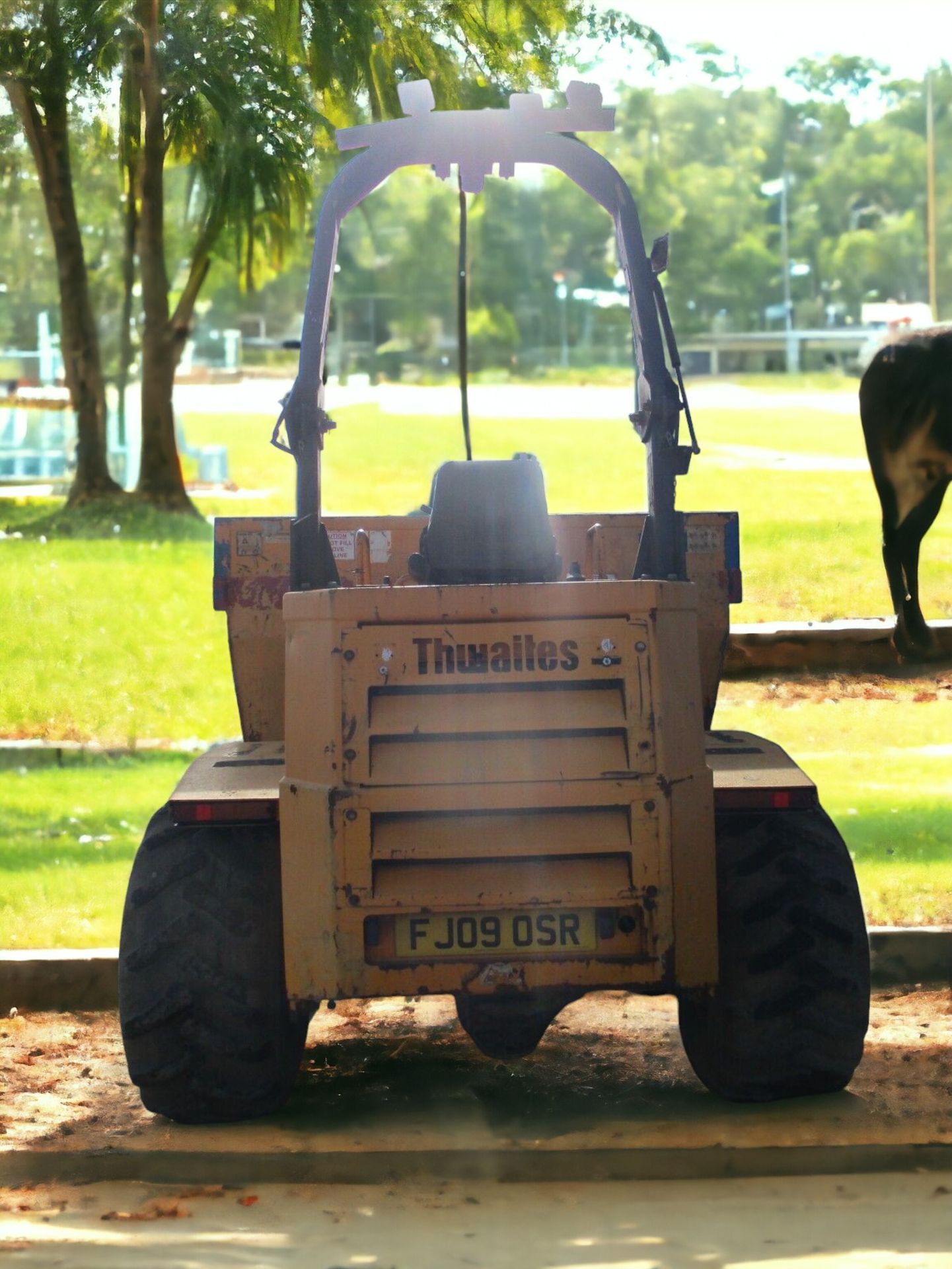 POWERFUL AND RELIABLE 2009 THWAITES 9-TON DUMPER - Bild 5 aus 12