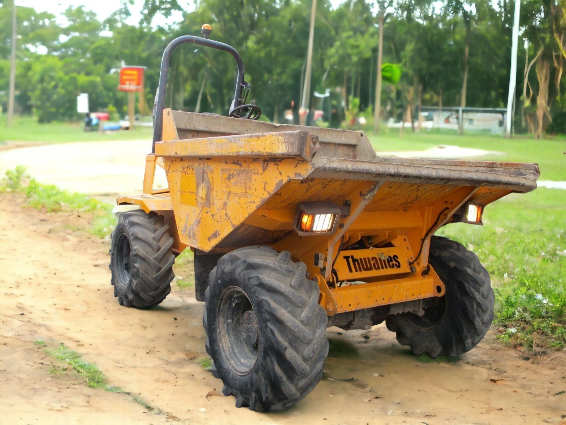 2015 THWAITES 6-TON DUMPER - POWER, EFFICIENCY, AND RELIABILITY - Image 4 of 11