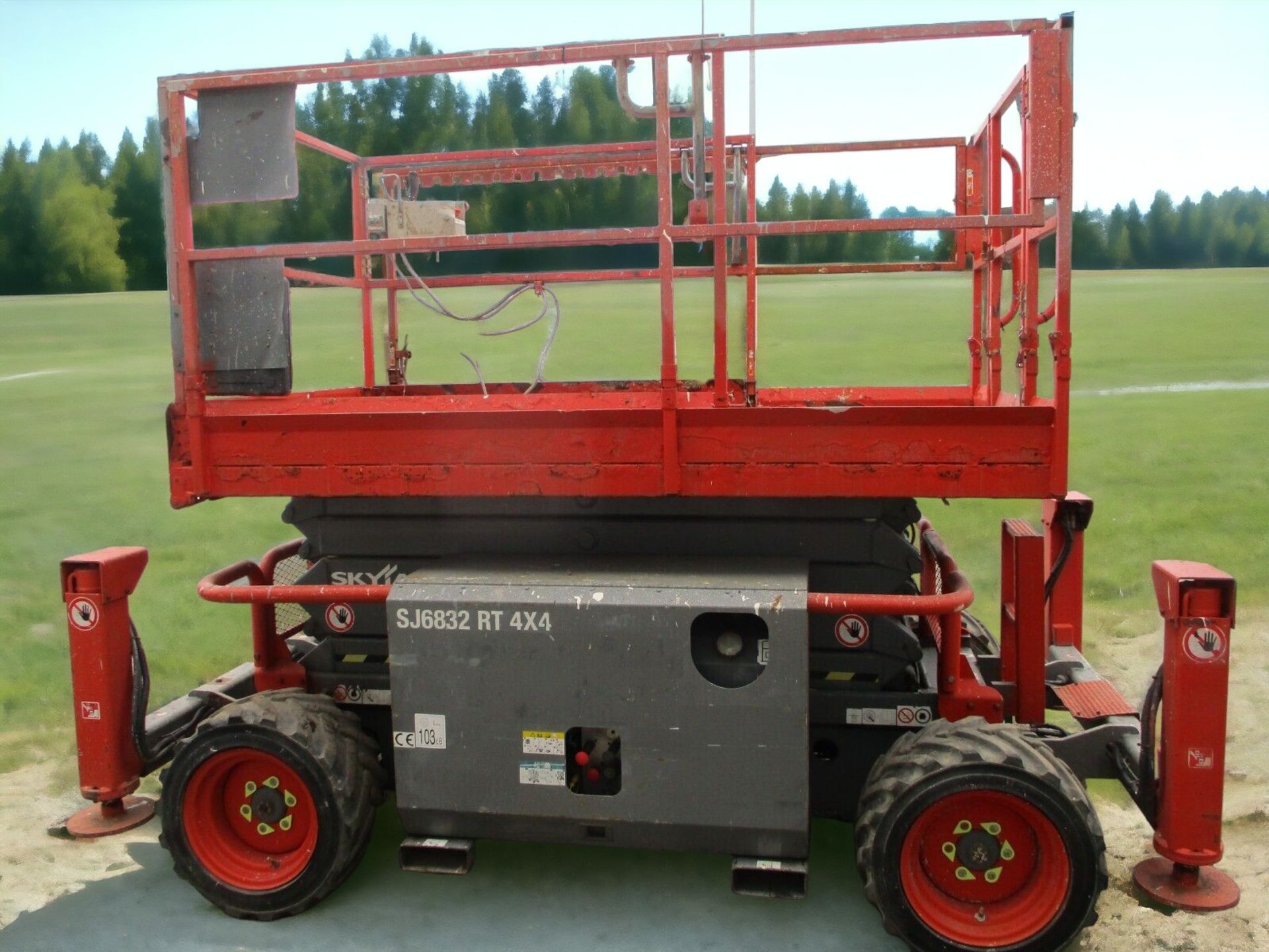 2014 SKYJACK SJ6832 SCISSOR LIFT WEIGHT 3655 KG - Image 10 of 13