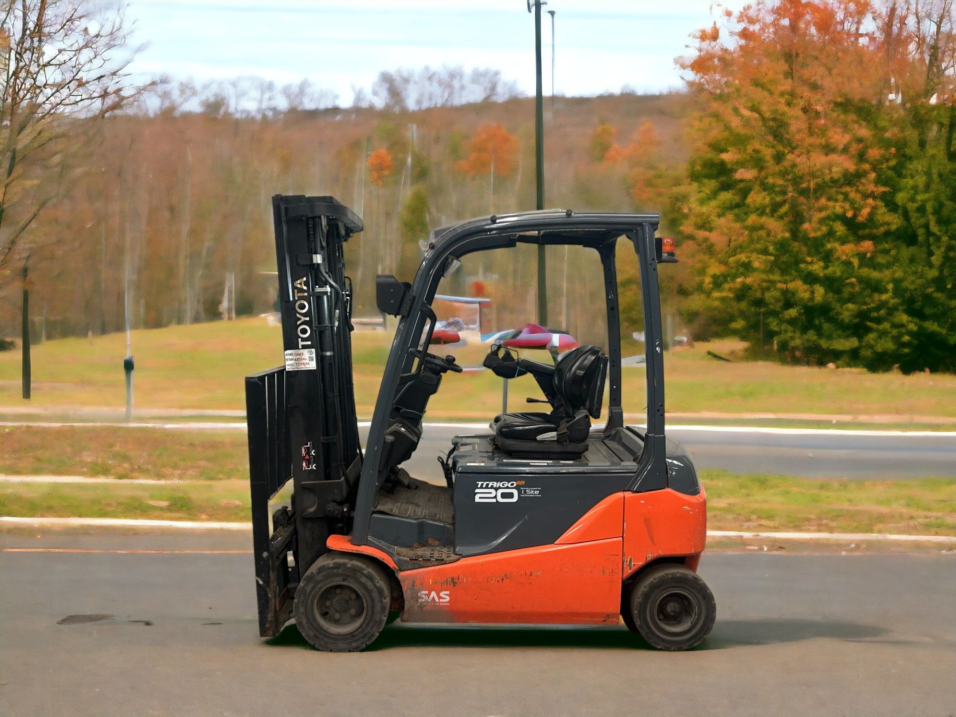 TOYOTA 8FBM20T ELECTRIC FORKLIFT - 2016 **(INCLUDES CHARGER)**