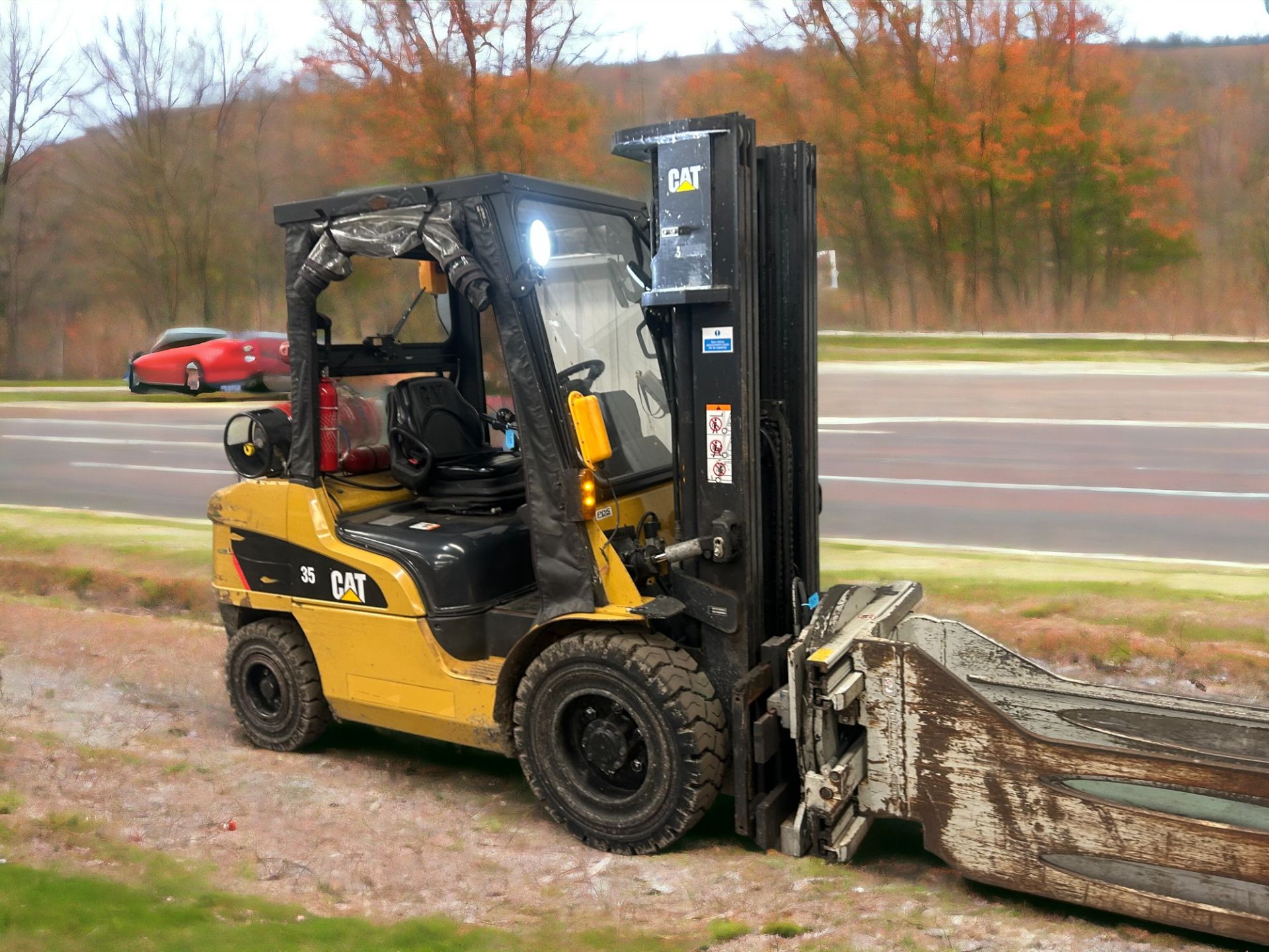 CAT LIFT TRUCKS GP35NT LPG FORKLIFT - 2013 - Image 4 of 6