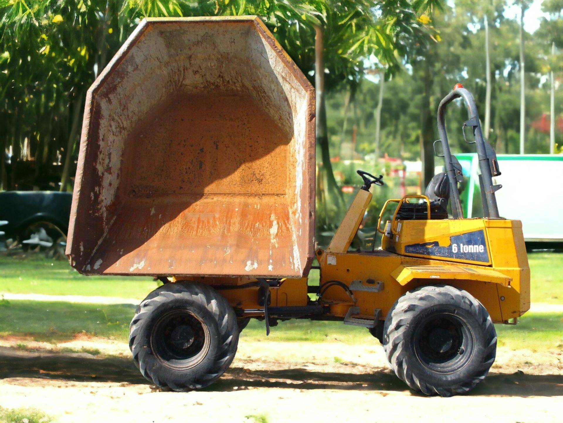 2012 THWAITES 6-TON DUMPER - RELIABLE PERFORMANCE FOR HEAVY-DUTY TASKS - Bild 7 aus 13