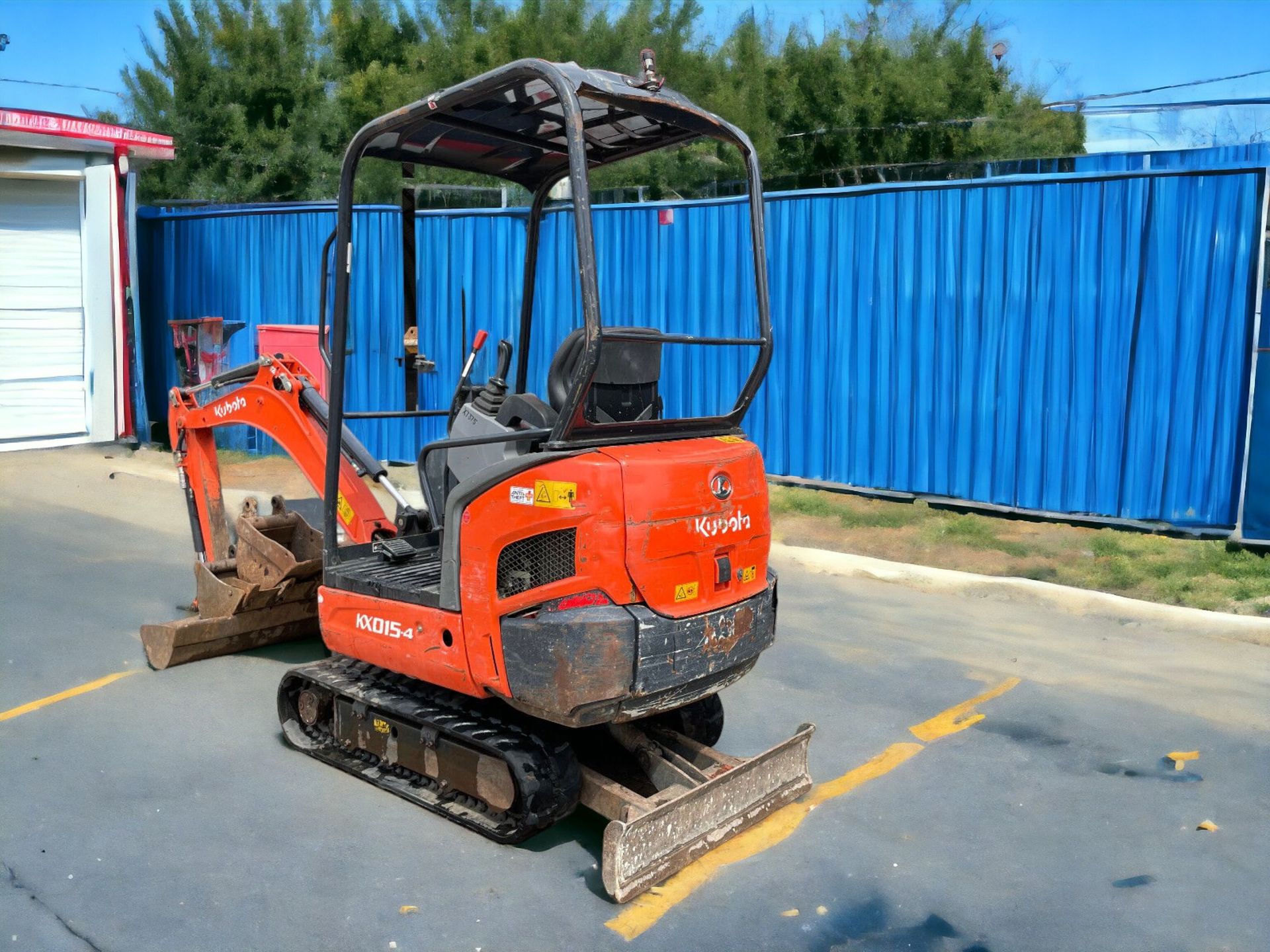 VERSATILE PERFORMANCE: 2017 KUBOTA KX015-4 MINI EXCAVATOR - LOW HOURS, RELIABLE EFFICIENCY - Image 10 of 12