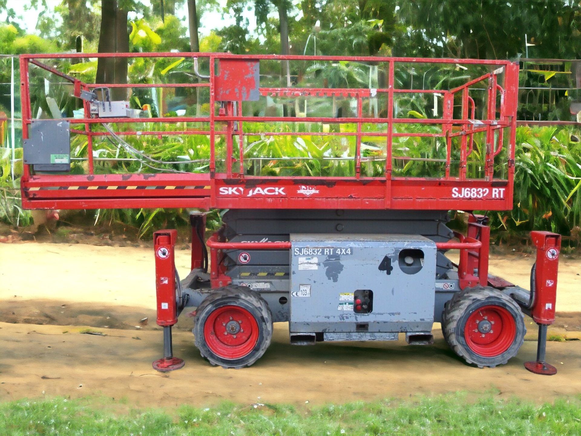 2015 SKYJACK SJ6832 SCISSOR LIFT POWER SOURCE: KUBOTA ENGINE