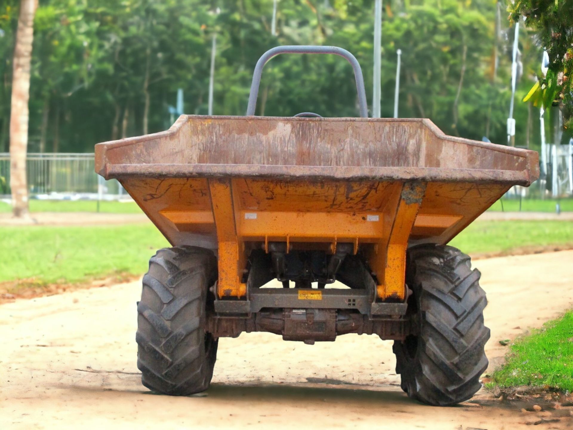 EFFICIENT AND POWERFUL 2015 TEREX 6-TON DUMPER - Image 3 of 11