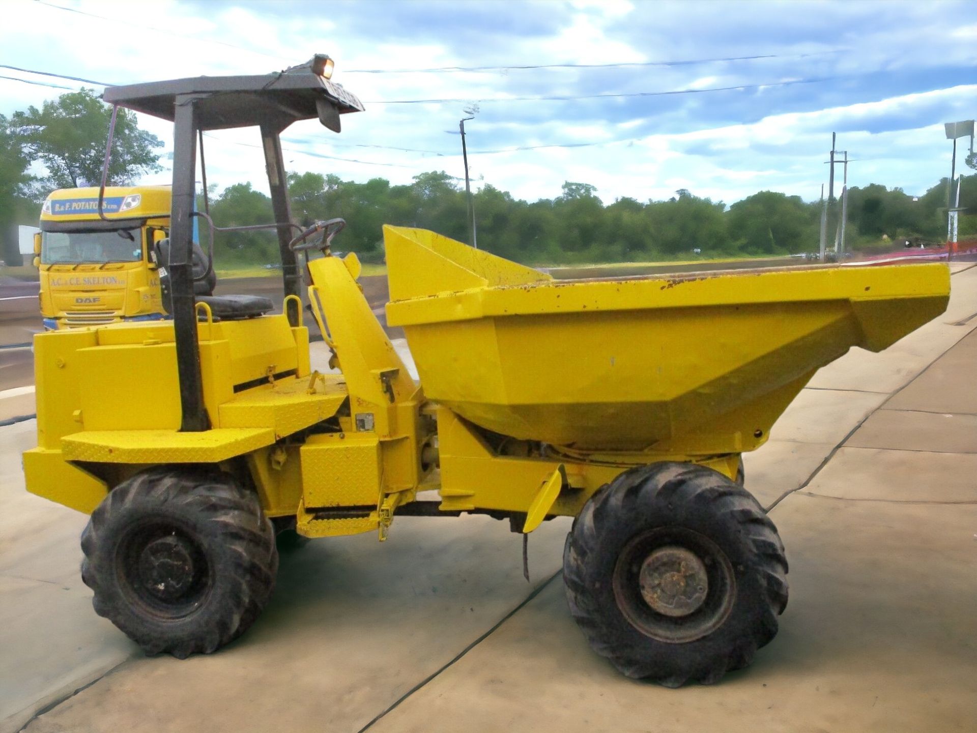 THWAITES 5-TON DUMPER WITH SWIVEL SKIP AND PERKINS ENGINE