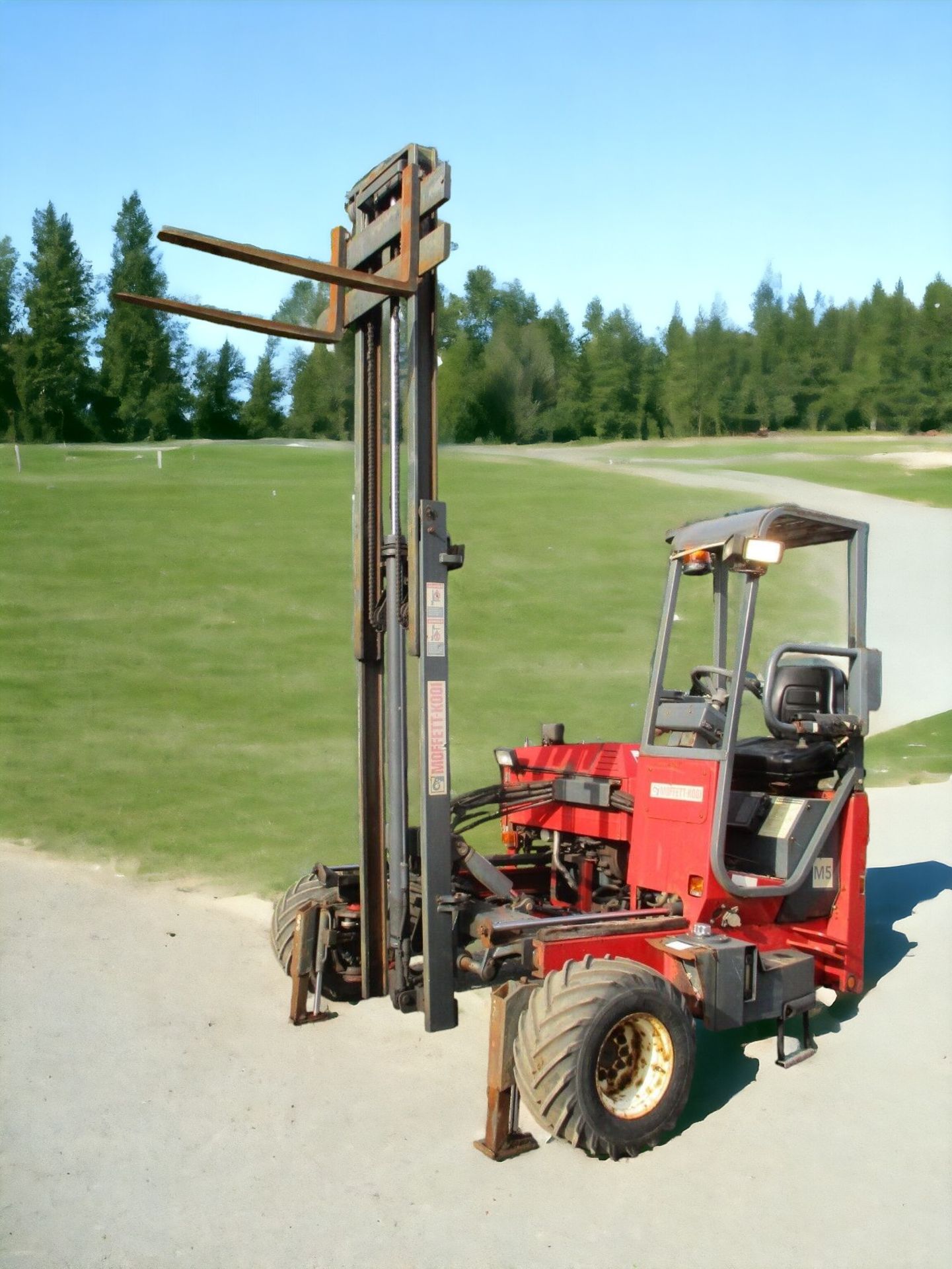 EFFICIENCY REDEFINED: MOFFETT MOUNTY M5 20.4 FORKLIFT - Image 4 of 12