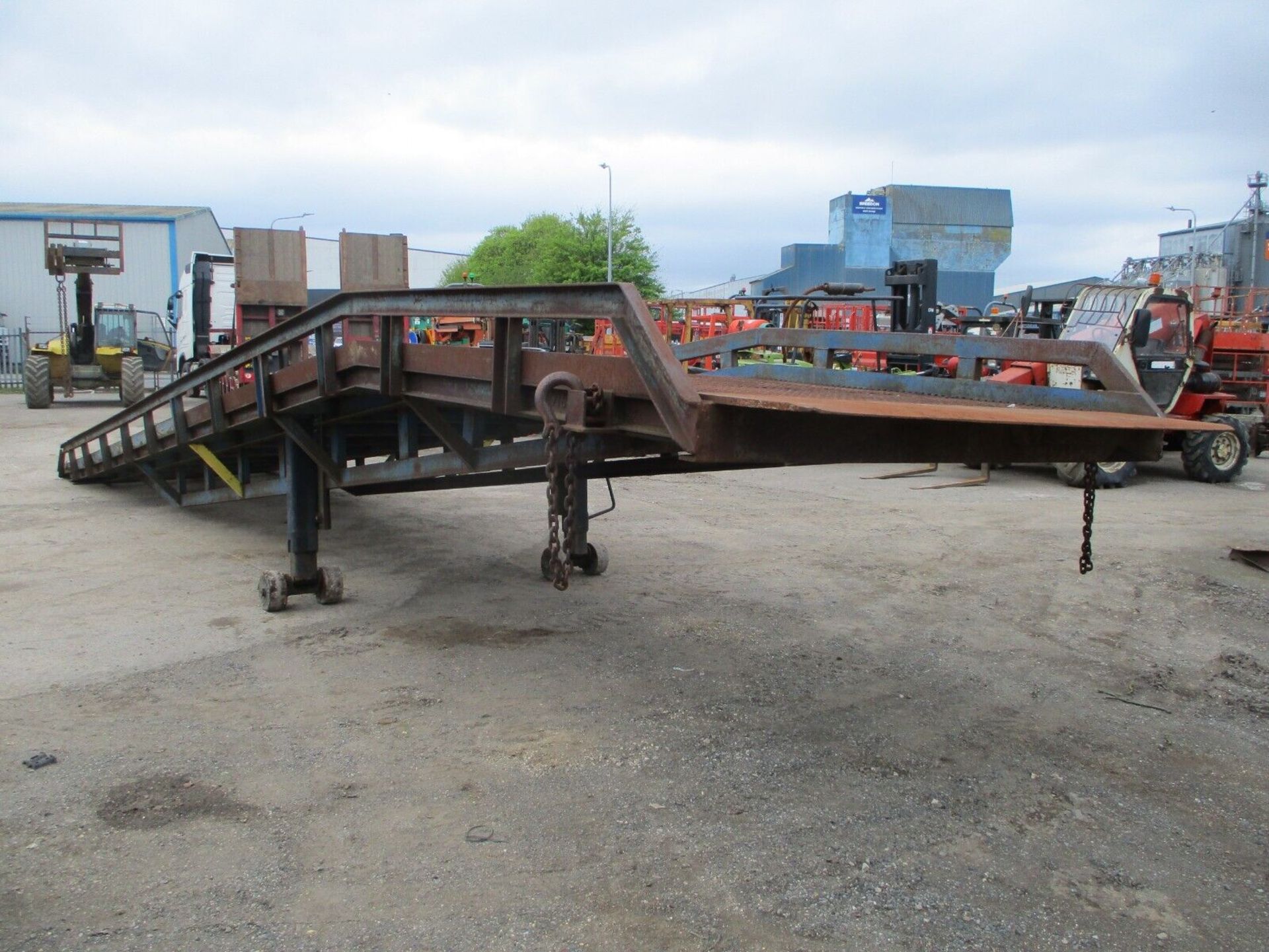 LANTERN CONTAINER LOADING RAMP - 12 METERS LONG - Image 3 of 9