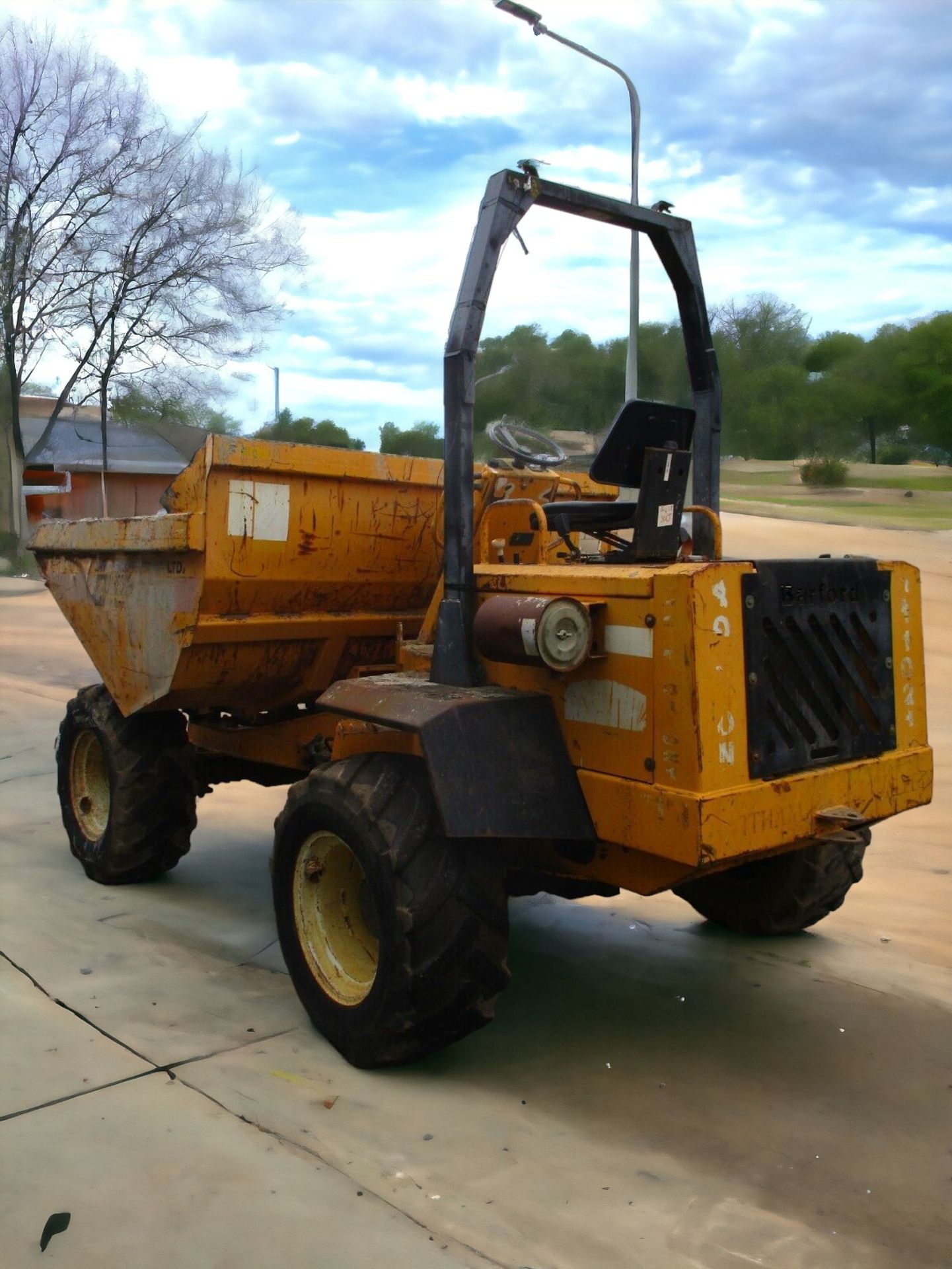 BARFORD 7-TON DUMPER WITH RELIABLE IVECO TURBO ENGINE - Image 3 of 10