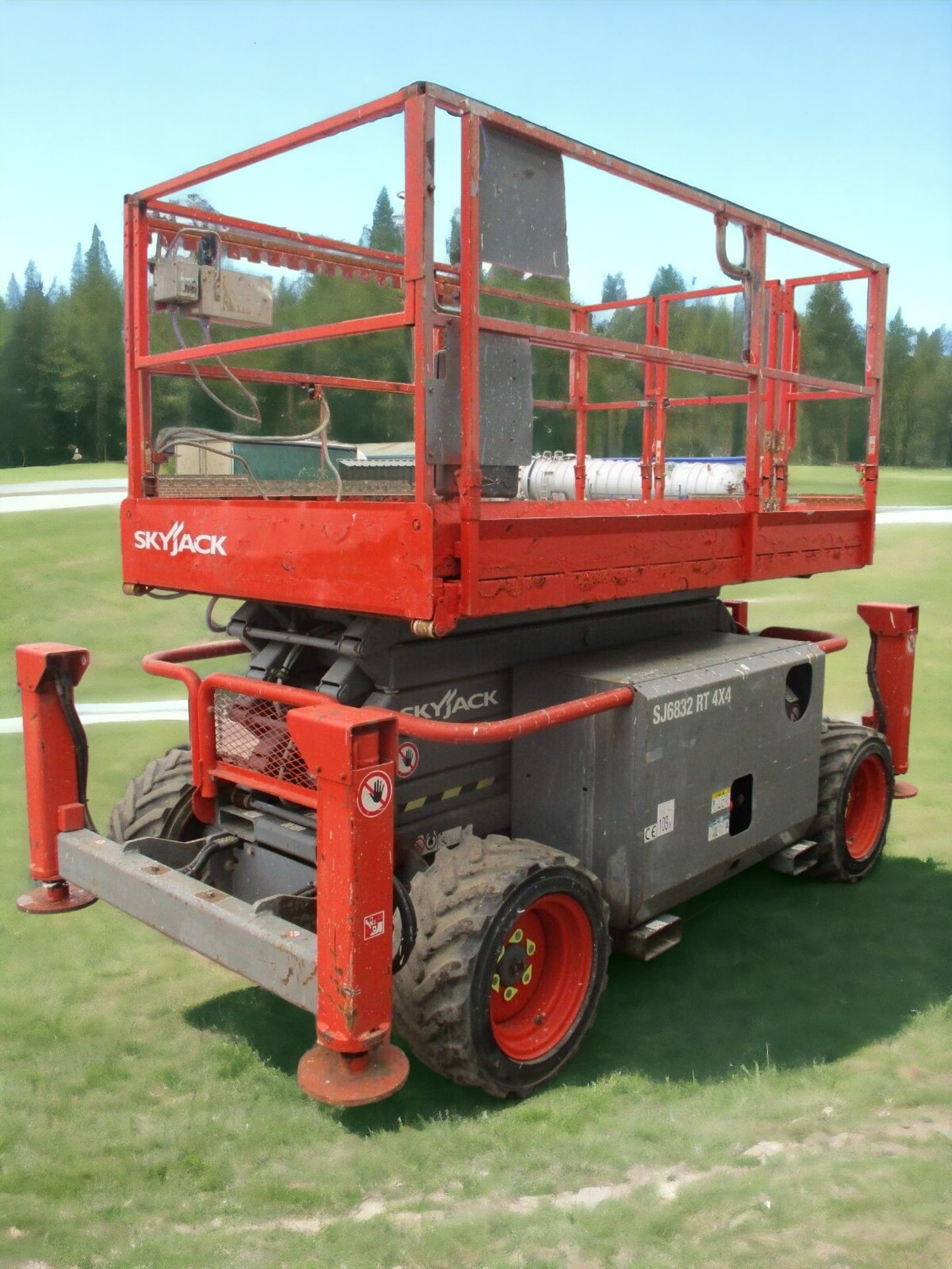 2014 SKYJACK SJ6832 SCISSOR LIFT WEIGHT 3655 KG - Image 8 of 13