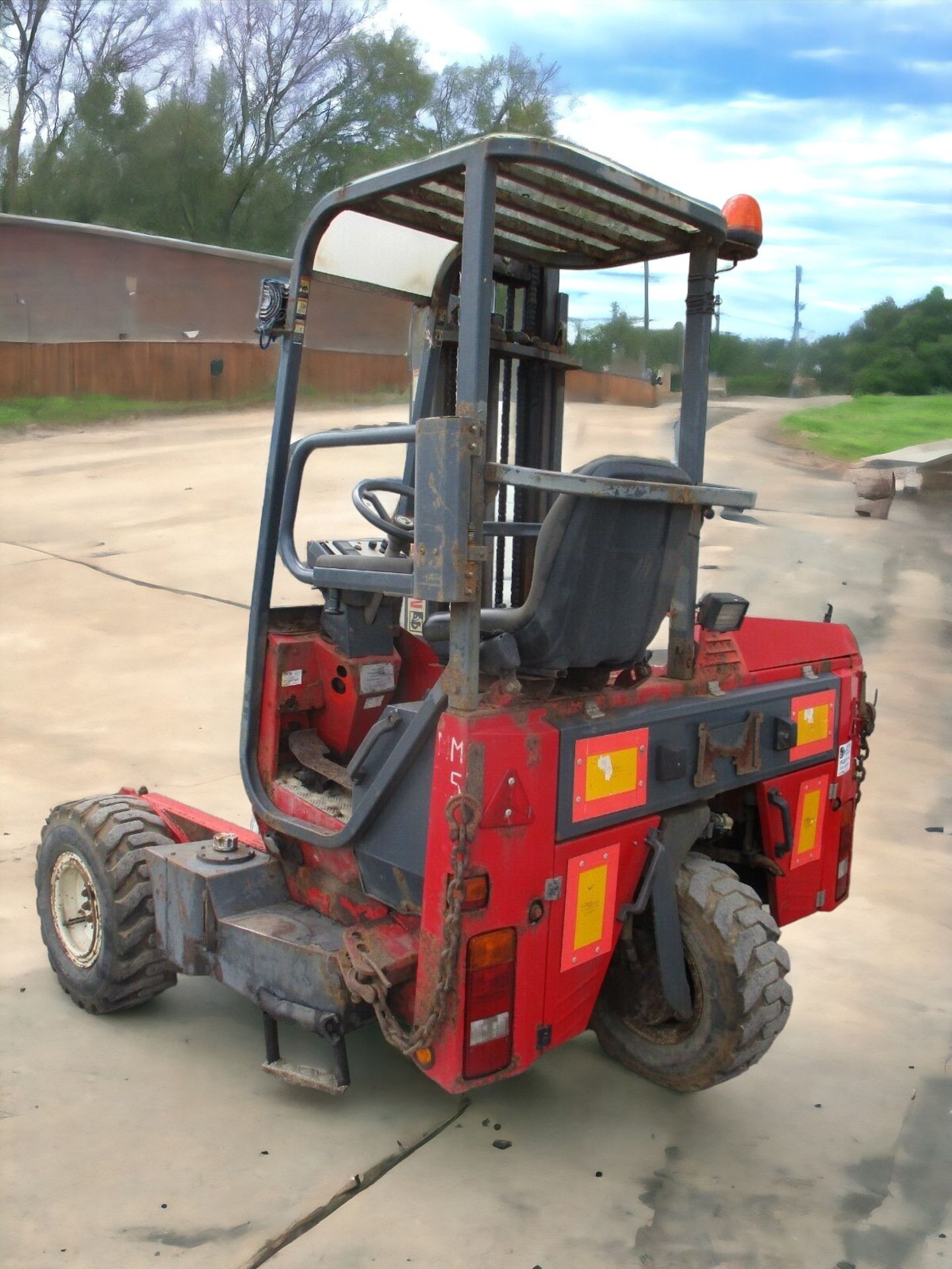 MOFFETT MOUNTY M5 20.3 FORKLIFT - 2005