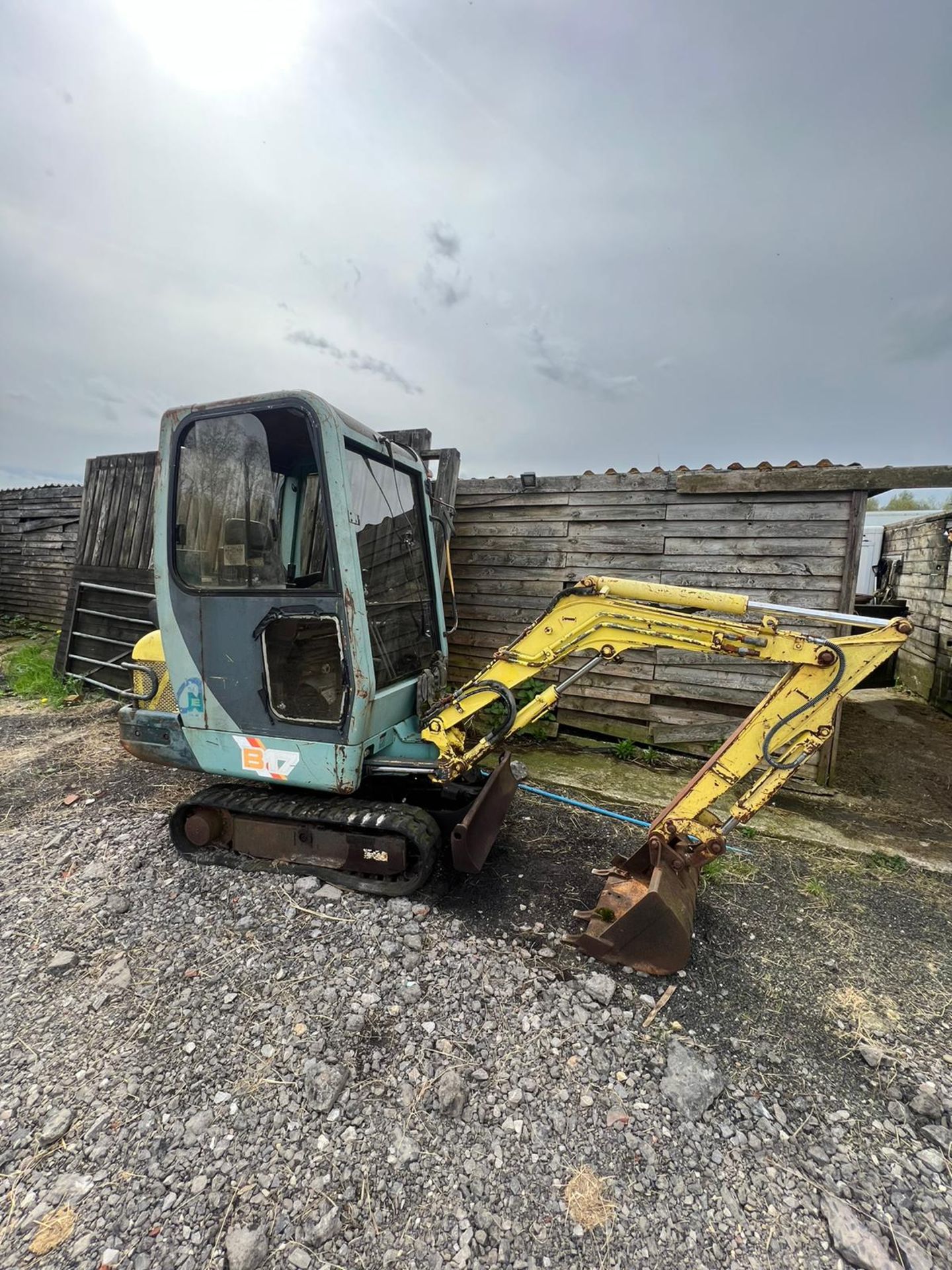 COMPACT POWERHOUSE: YANMAR 1.7 TON DIGGER WITH FULL CAB - AUCTION NOW OPEN!