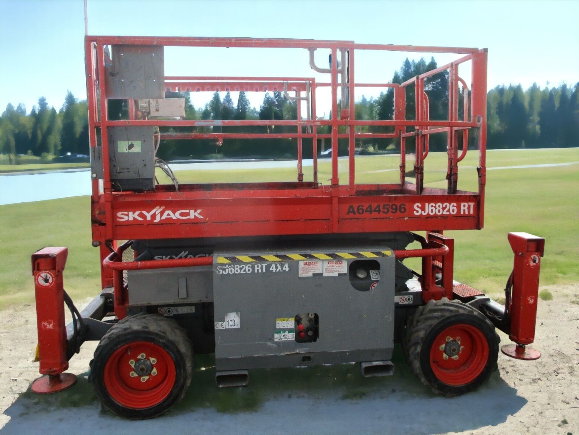 2014 SKYJACK SJ6826 SCISSOR LIFT KUBOTA DIESEL ENGINE - Image 2 of 11