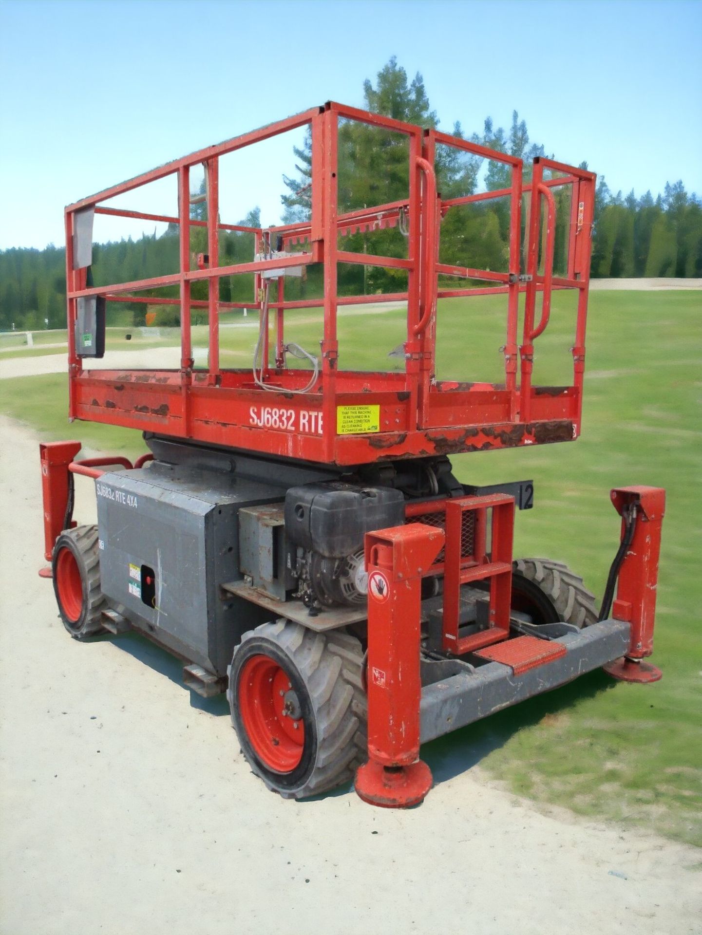 2014 SKYJACK SJ6832RTE SCISSOR LIFT - REACH NEW HEIGHTS WITH EFFICIENCY AND VERSATILITY - Image 6 of 15
