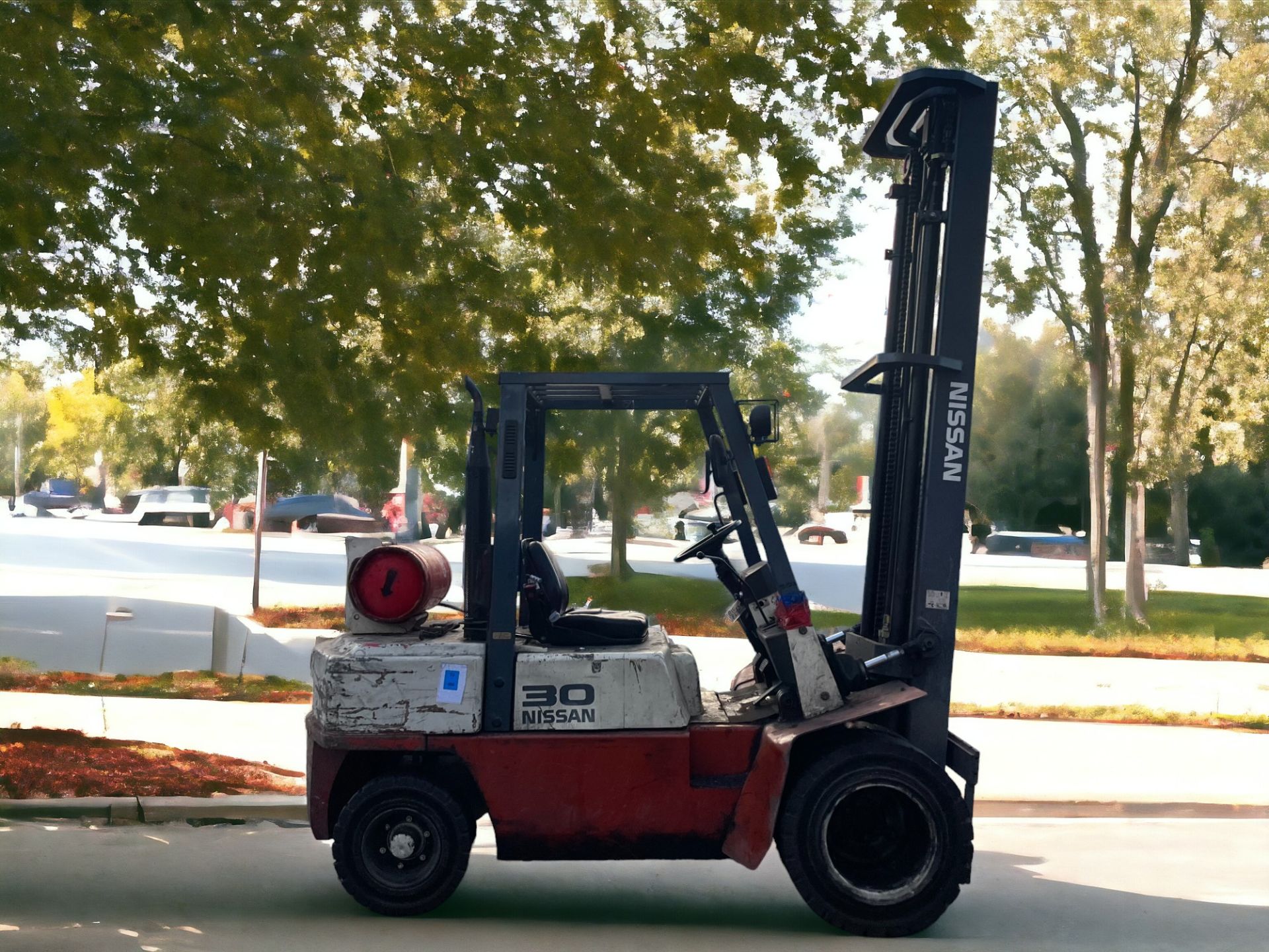 NISSAN LPG FORKLIFT - MODEL UGJ02A30U (1999) - Image 4 of 7