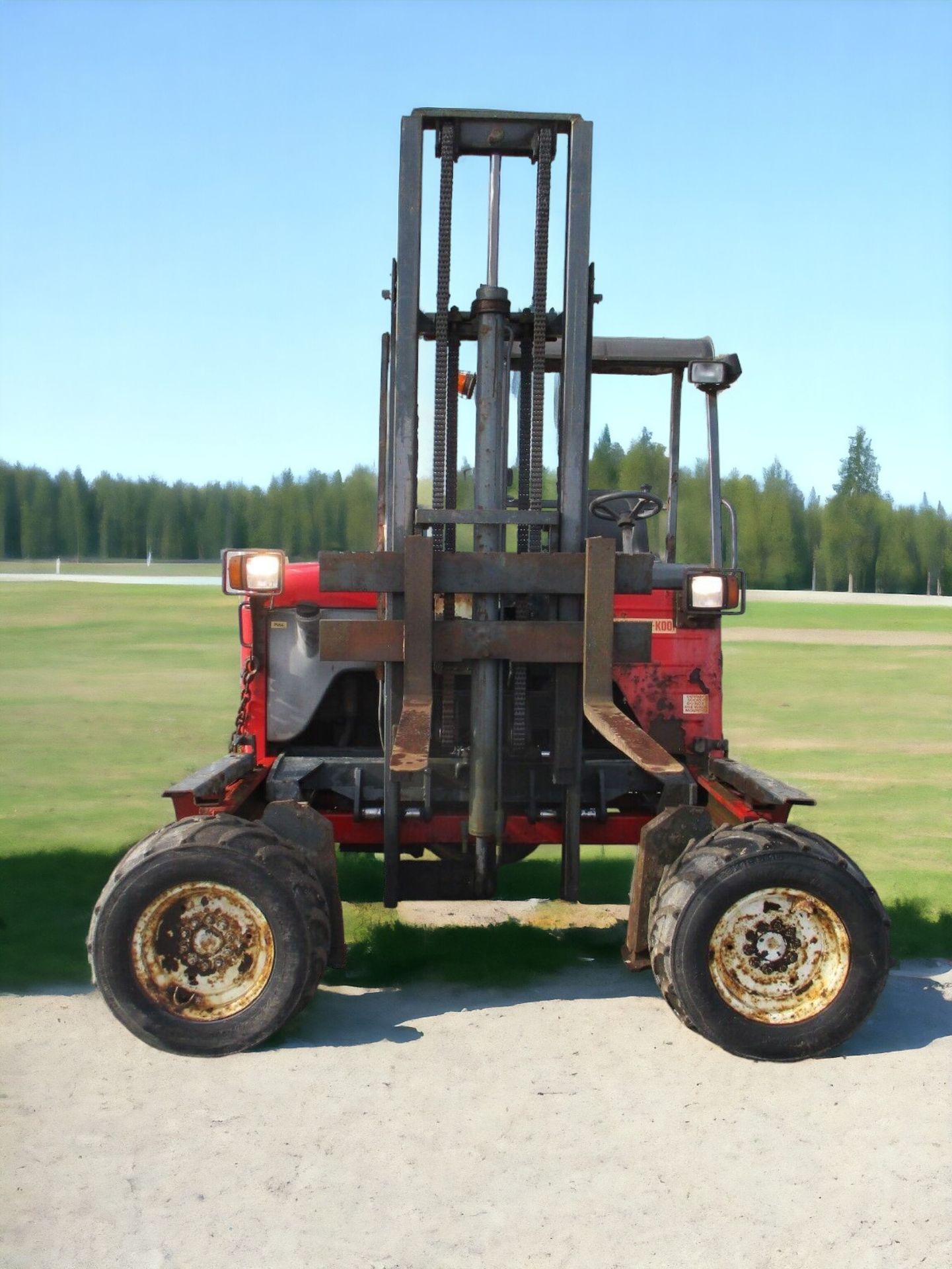 TERRAIN WITH THE MIGHTY MOFFETT MOUNTY M8 25.4 FORKLIFT - Image 13 of 14