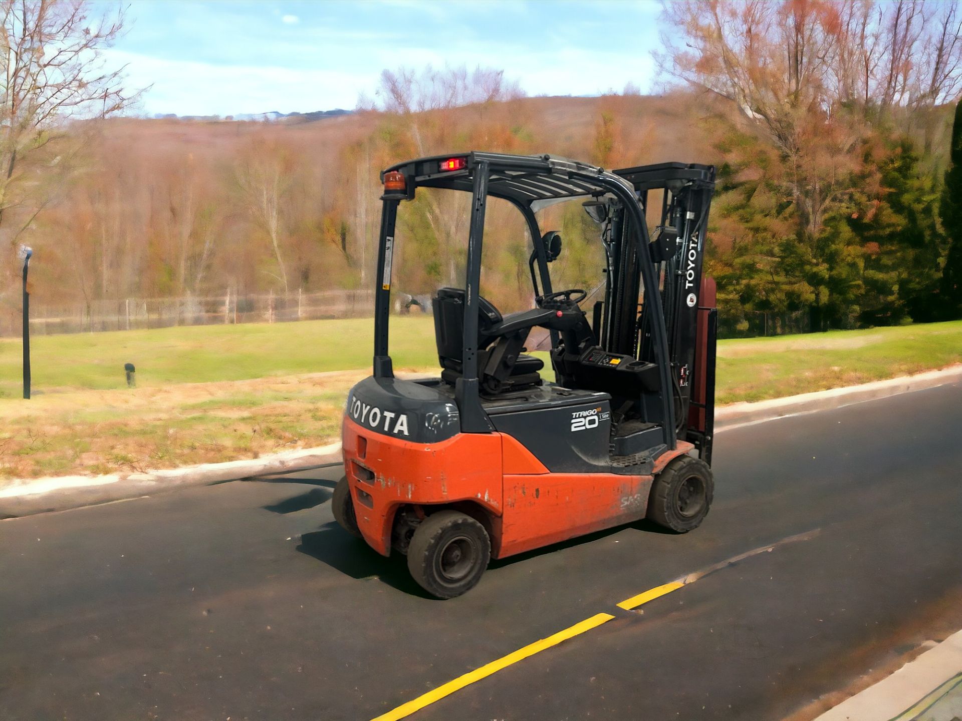 TOYOTA 8FBM20T ELECTRIC FORKLIFT - 2016 **(INCLUDES CHARGER)** - Image 6 of 6