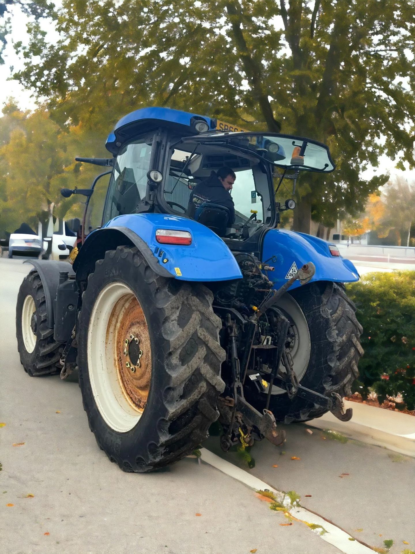 NEW HOLLAND T7.200 TRACTOR (2016) WITH FRONT LINKS AND AUTO COMMAND - Bild 4 aus 22