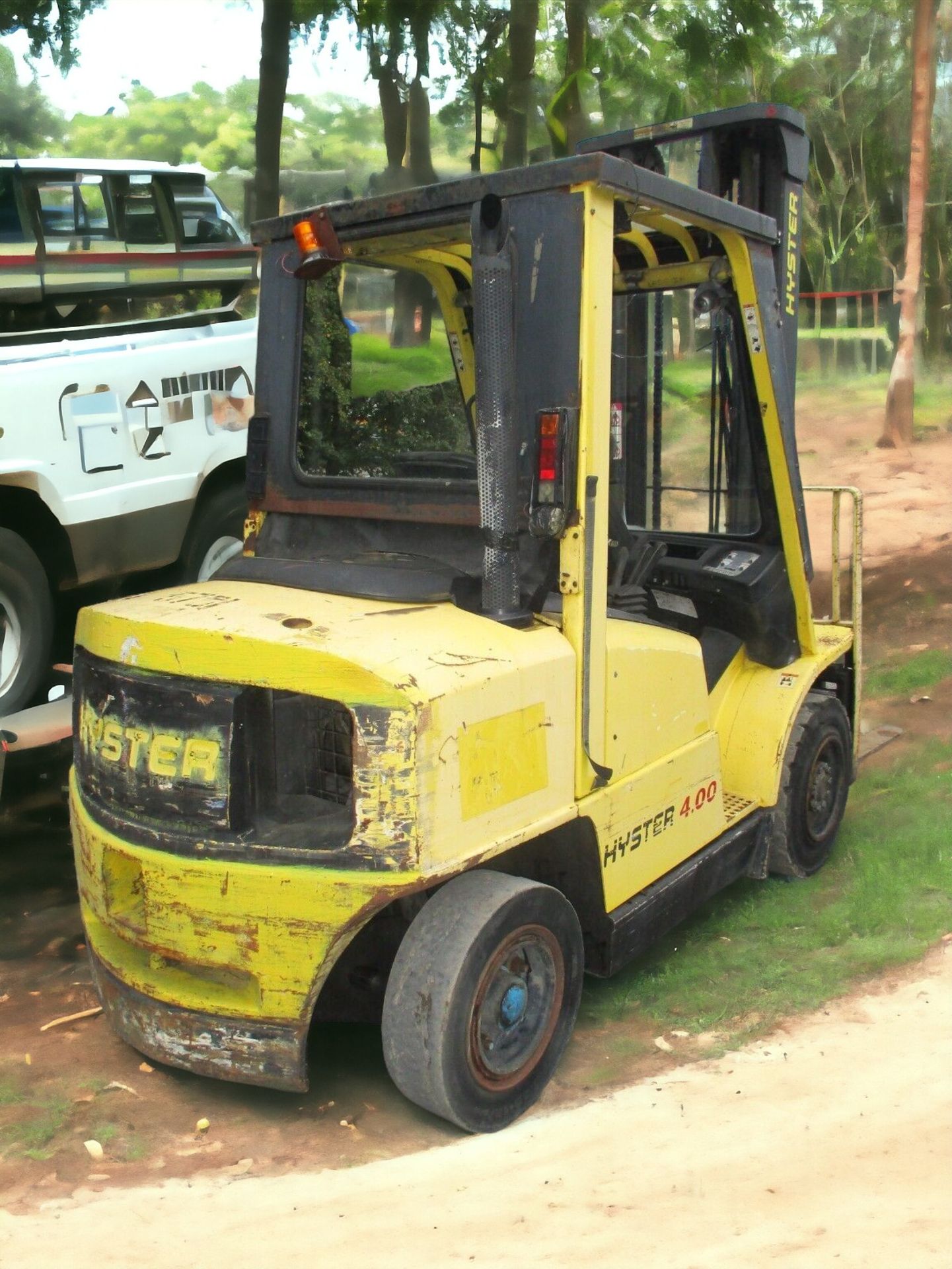 ROBUST HYSTER H4.00XM FORKLIFT - YOUR HEAVY LIFTING SOLUTION >>--NO VAT ON HAMMER--<< - Image 4 of 9