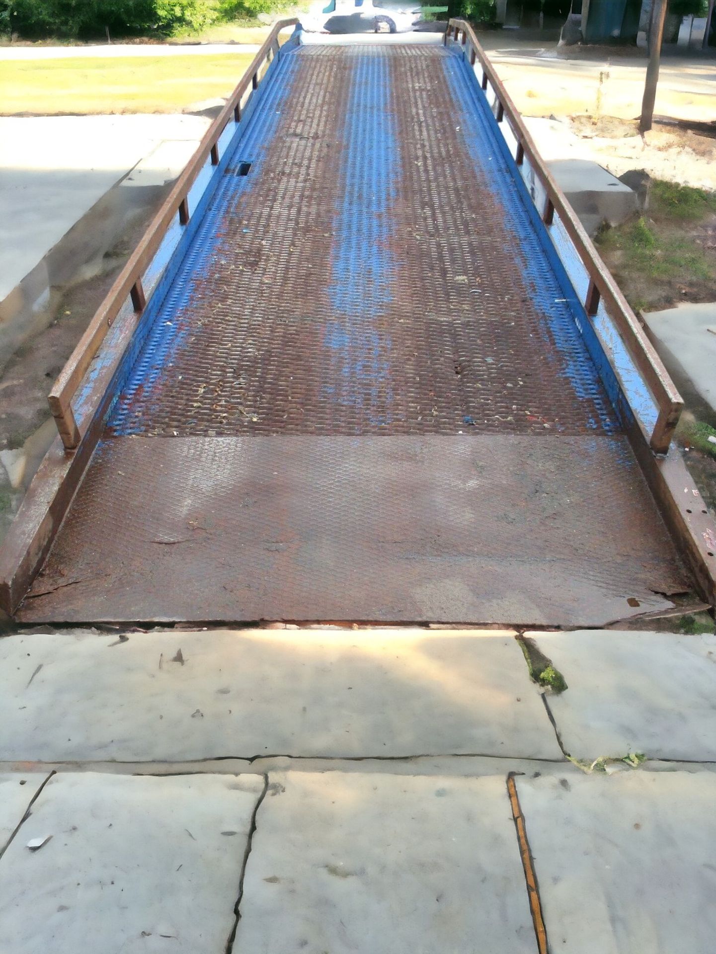 HEAVY-DUTY LOADING RAMP WITH 10,000 KG CAPACITY - Image 5 of 7