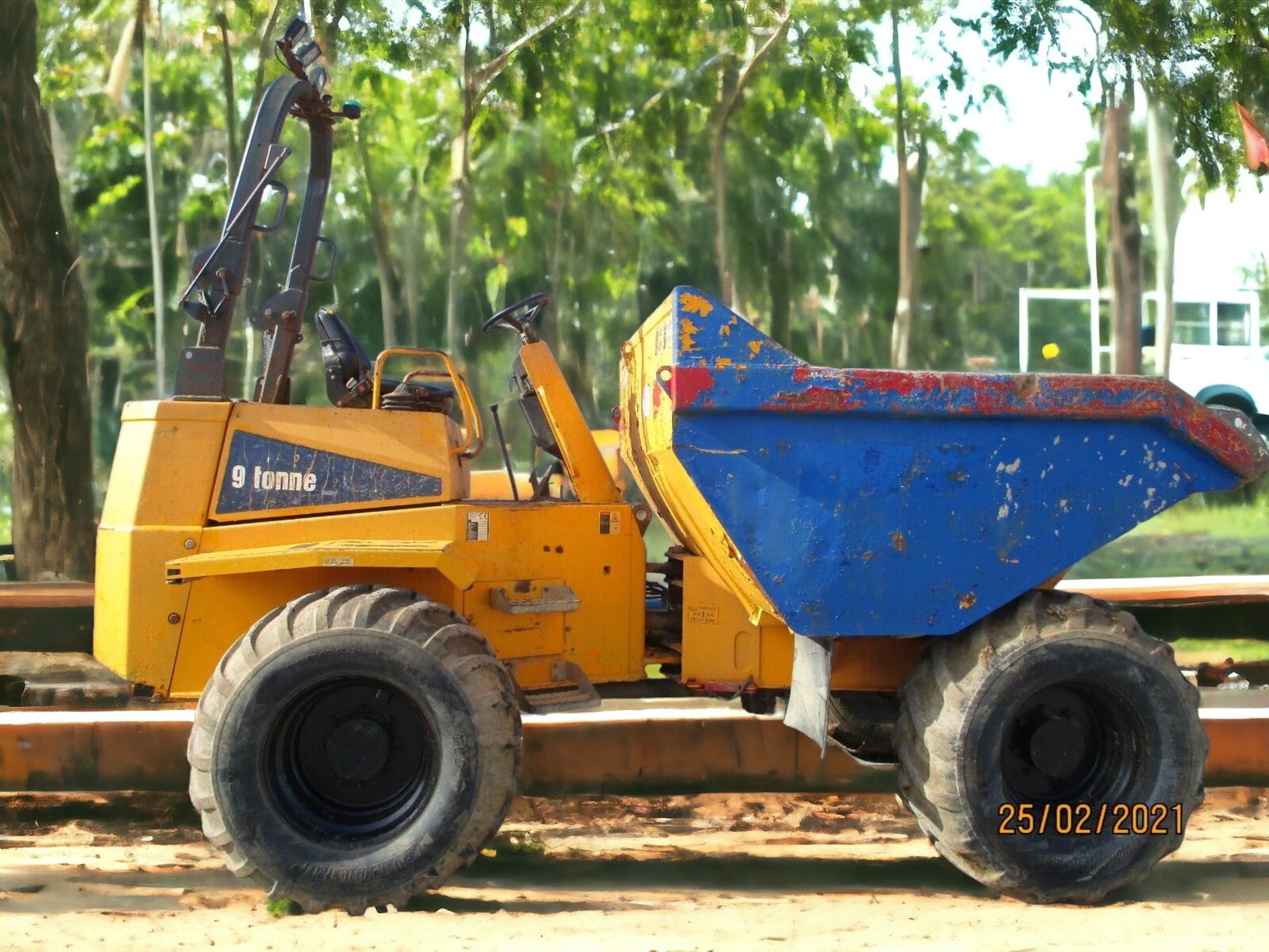 POWERFUL AND RELIABLE 2009 THWAITES 9-TON DUMPER
